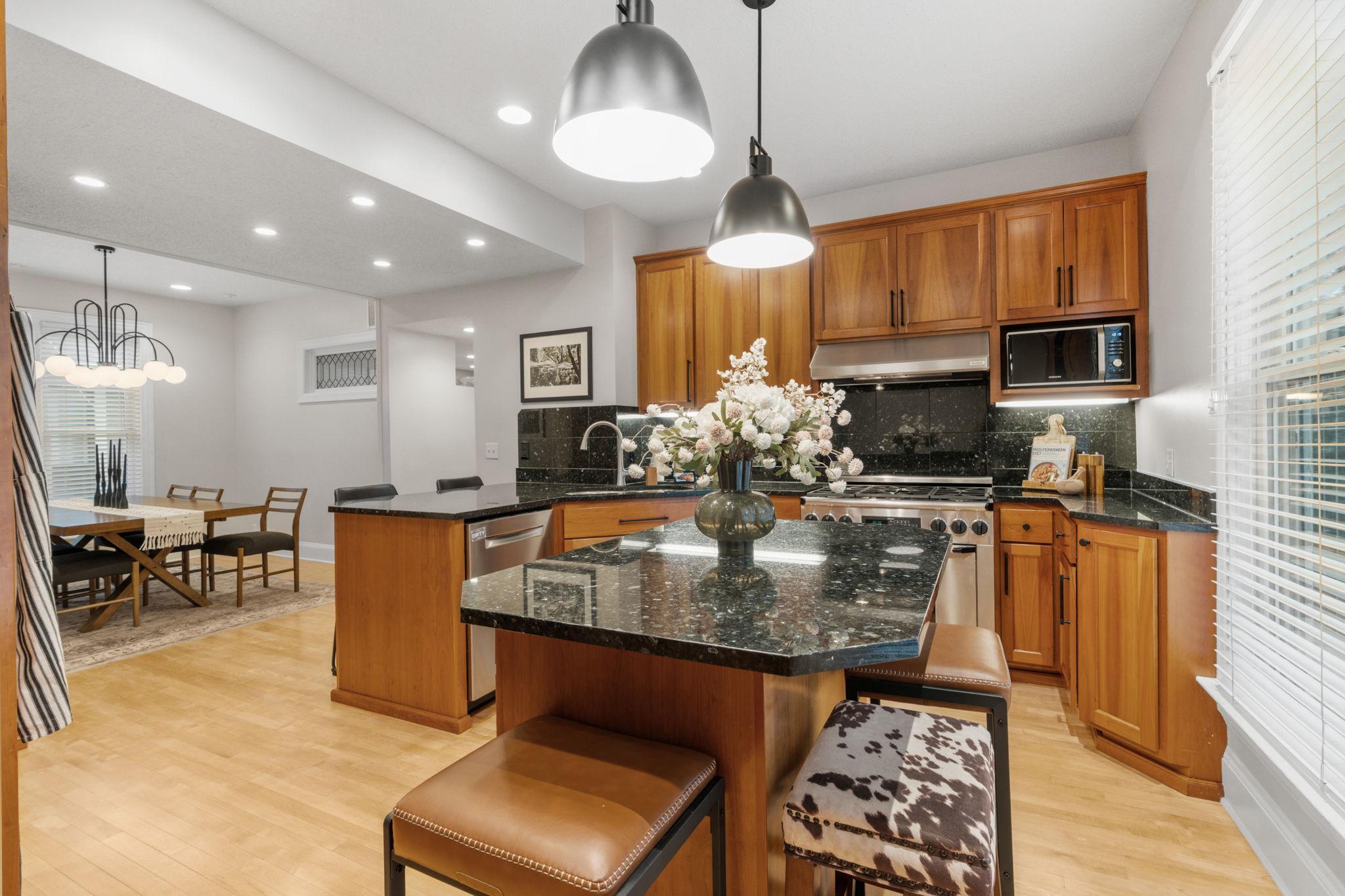 View of Residential at 408 Laurel Avenue #2, Saint Paul MN 55102, Saint Paul (16 of 54) - Mike Wilen | Minnesota Team Real Estate