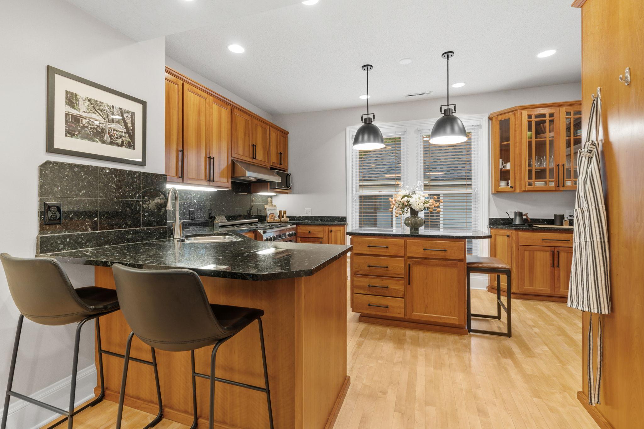 View of Residential at 408 Laurel Avenue #2, Saint Paul MN 55102, Saint Paul (13 of 54) - Mike Wilen | Minnesota Team Real Estate