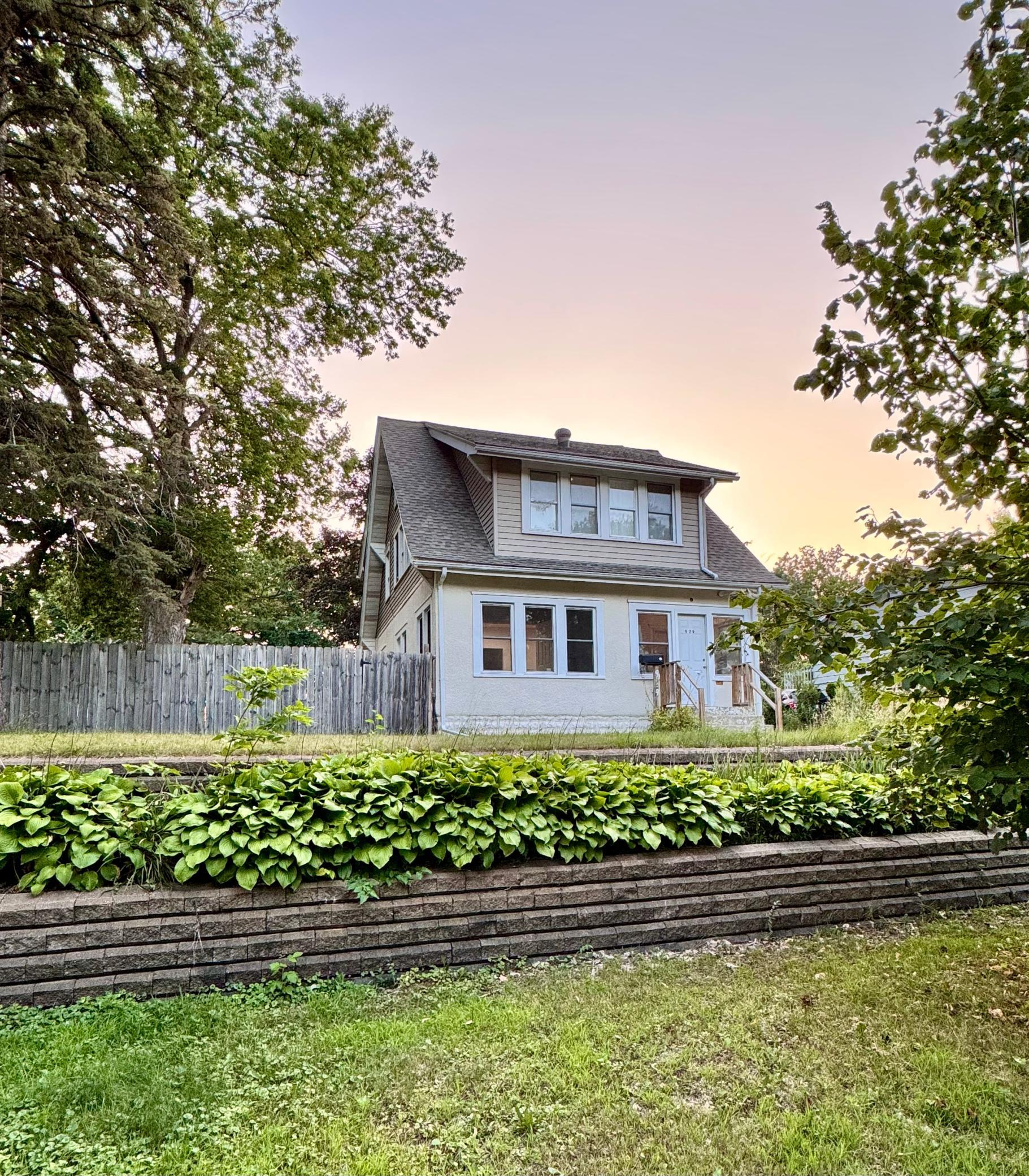 View of Single Family at 929 Barclay Street, Saint Paul - Mike Wilen | Minnesota Team Real Estate