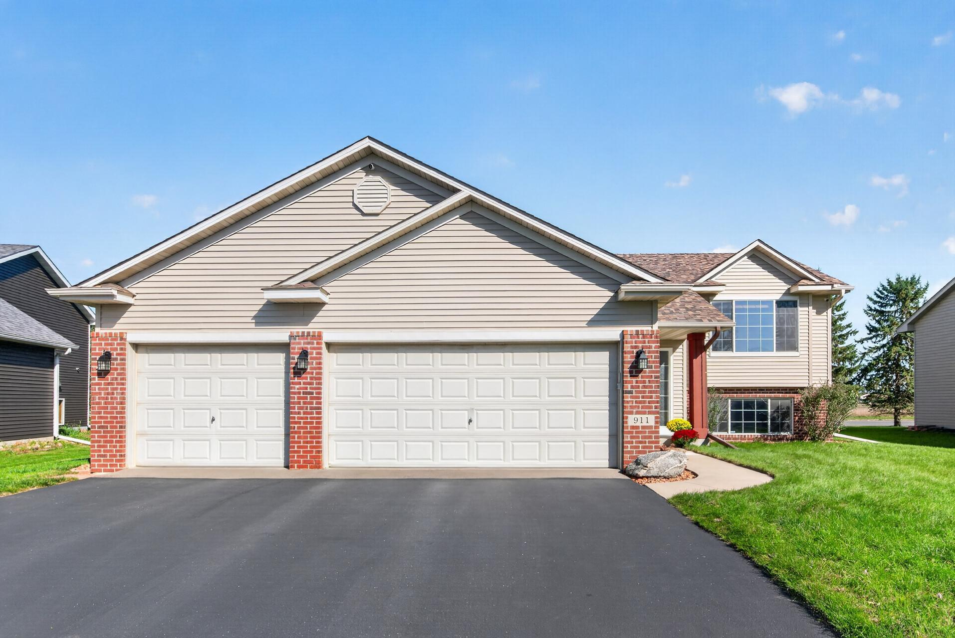 View of Residential at 911 Cobblestone Lane, Belle Plaine MN 56011, Belle Plaine (3 of 56) - Mike Wilen | Minnesota Team Real Estate