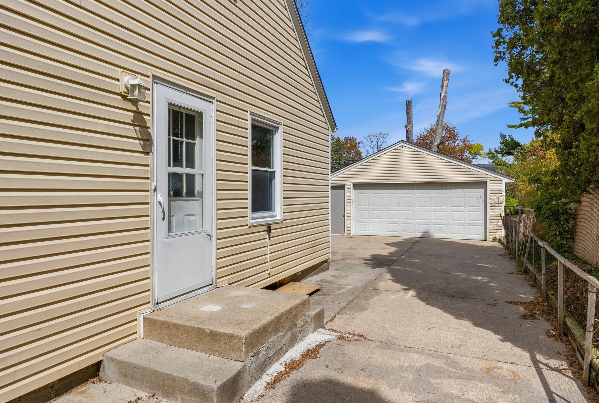 View of Residential at 1211 Lealand Road, Maplewood MN 55109, Maplewood (20 of 23) - Mike Wilen | Minnesota Team Real Estate
