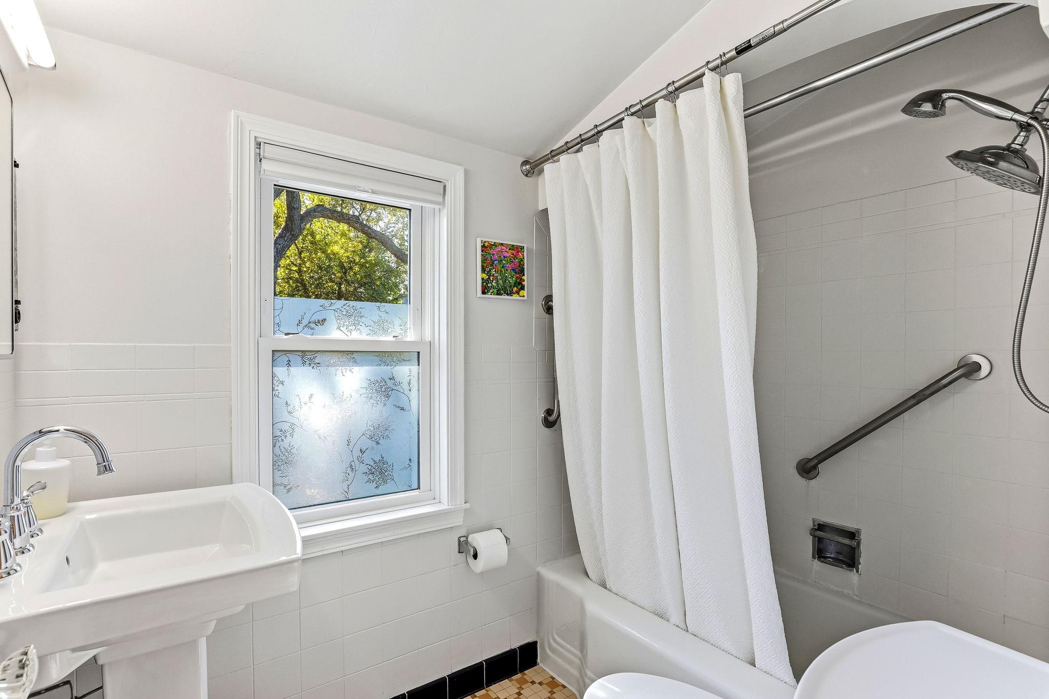 View of Residential at 1194 Englewood Avenue, Saint Paul MN 55104, Saint Paul (21 of 33) - Mike Wilen | Minnesota Team Real Estate