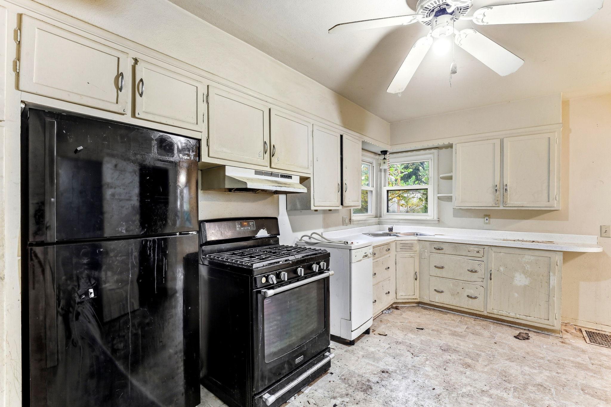 View of Residential at 2526 2nd Street, North Saint Paul MN 55109, North Saint Paul (7 of 23) - Mike Wilen | Minnesota Team Real Estate