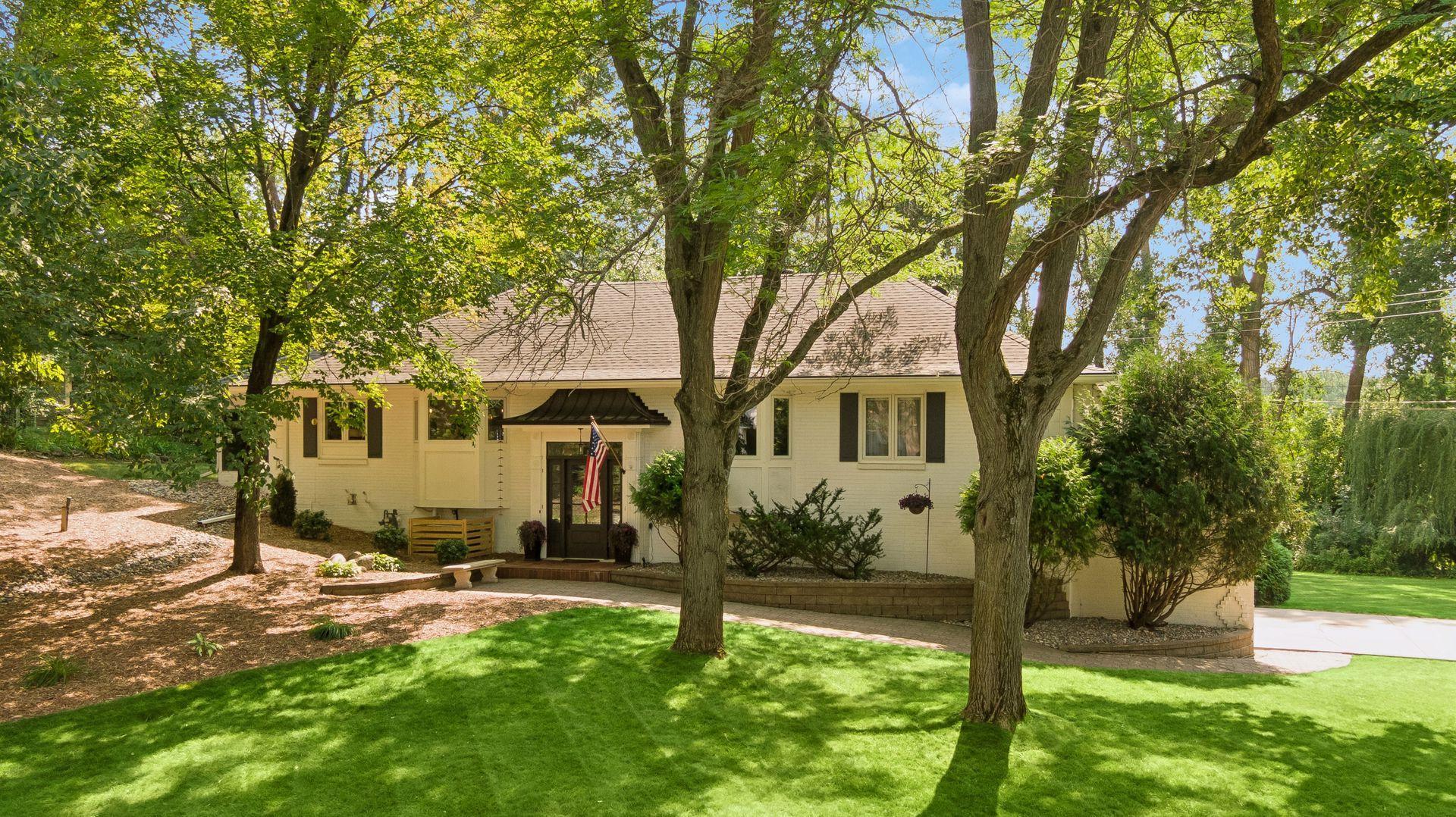 View of Single Family at 2312 Sheridan Hills Road, Wayzata - Mike Wilen | Minnesota Team Real Estate
