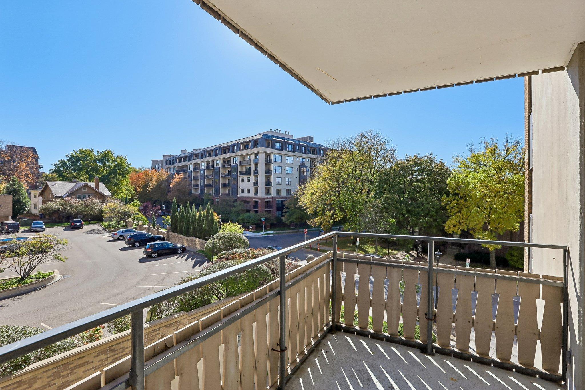 View of Residential at 410 Groveland Avenue #305, Minneapolis MN 55403, Minneapolis (25 of 41) - Mike Wilen | Minnesota Team Real Estate