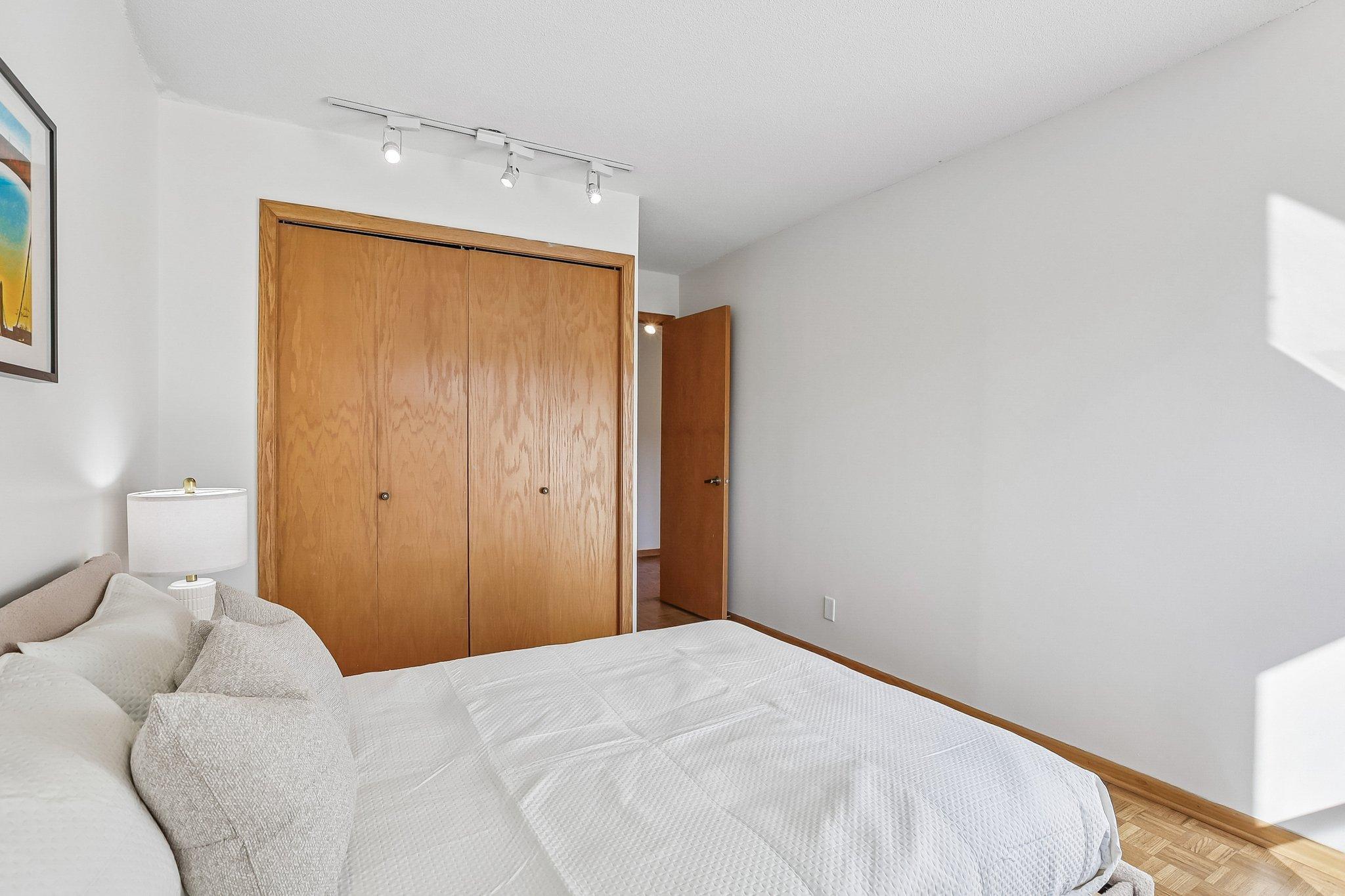 View of Residential at 410 Groveland Avenue #305, Minneapolis MN 55403, Minneapolis (19 of 41) - Mike Wilen | Minnesota Team Real Estate