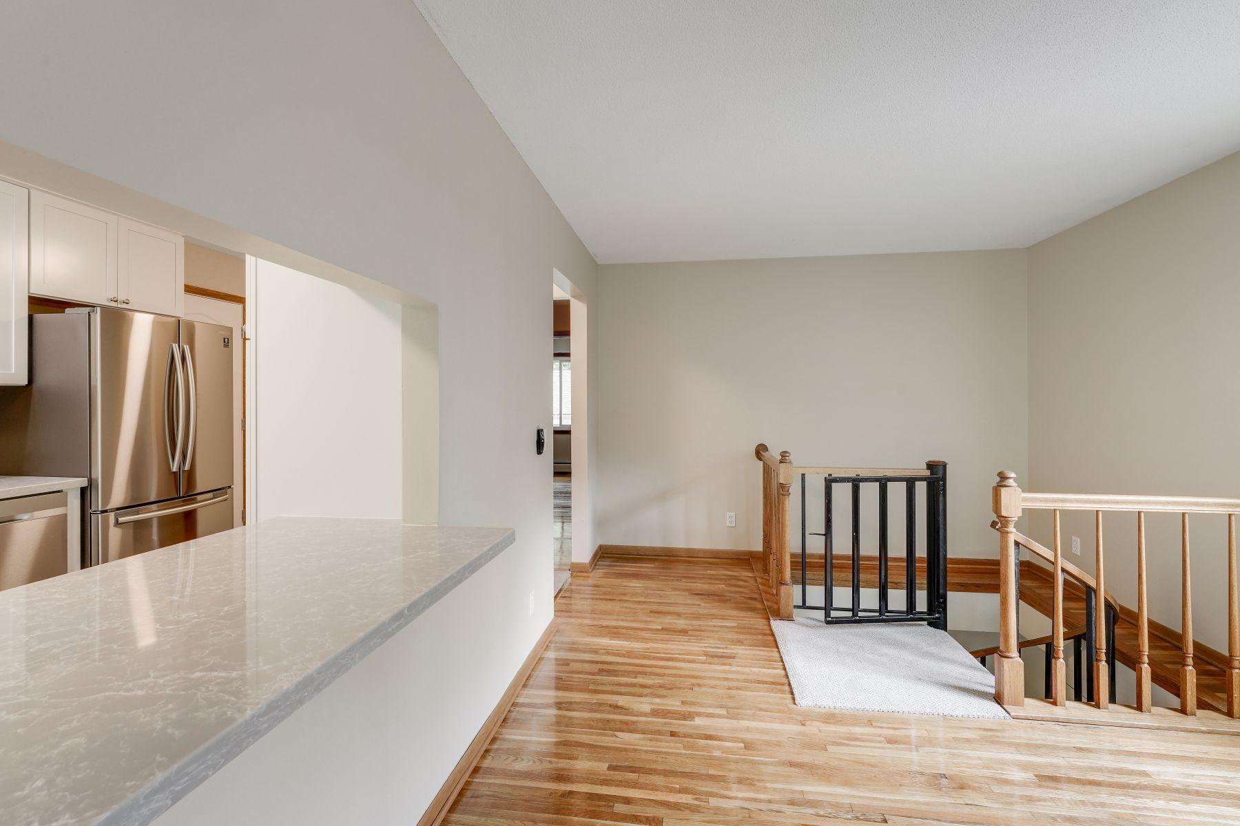 View of Residential Income at 305-307 Reno Street, Wayzata MN 55391, Wayzata (31 of 32) - Mike Wilen | Minnesota Team Real Estate