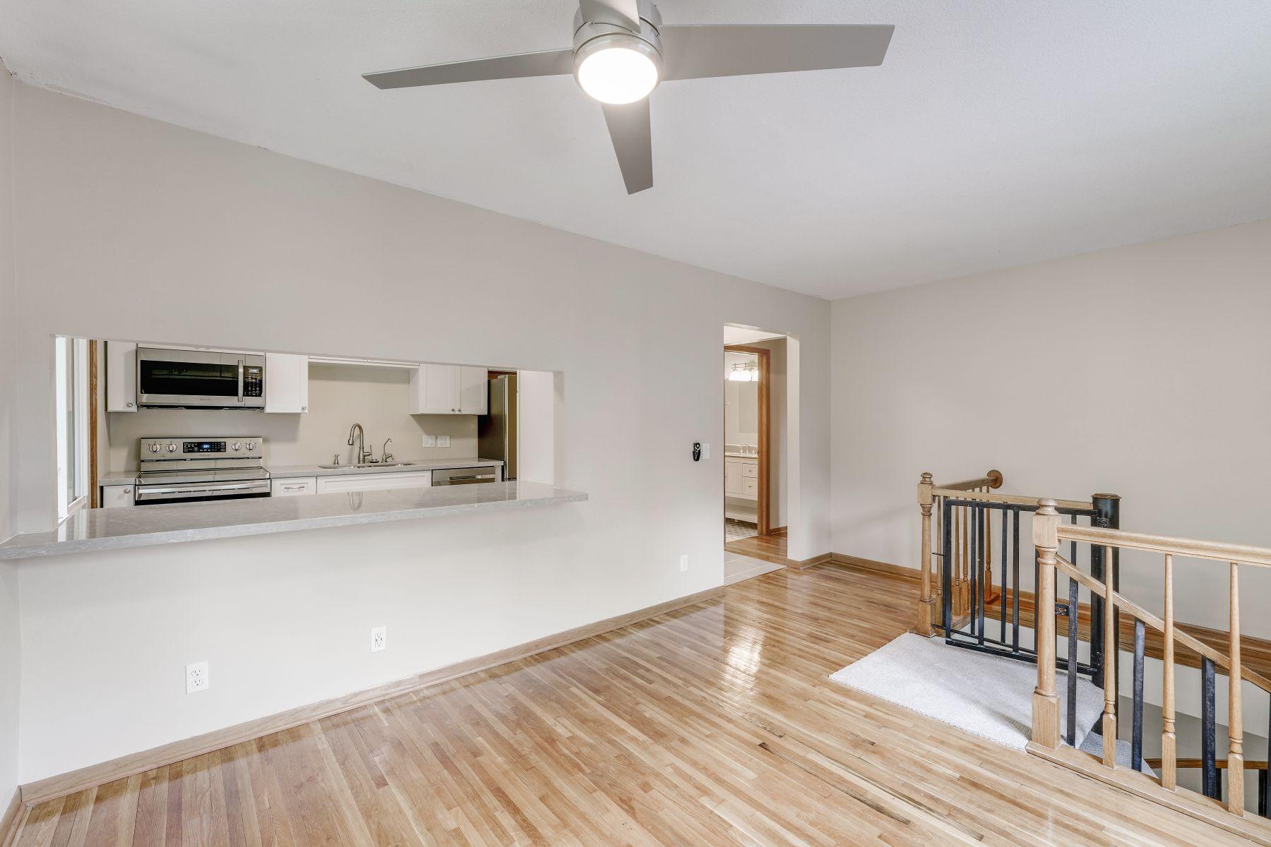 View of Residential Income at 305-307 Reno Street, Wayzata MN 55391, Wayzata (29 of 32) - Mike Wilen | Minnesota Team Real Estate