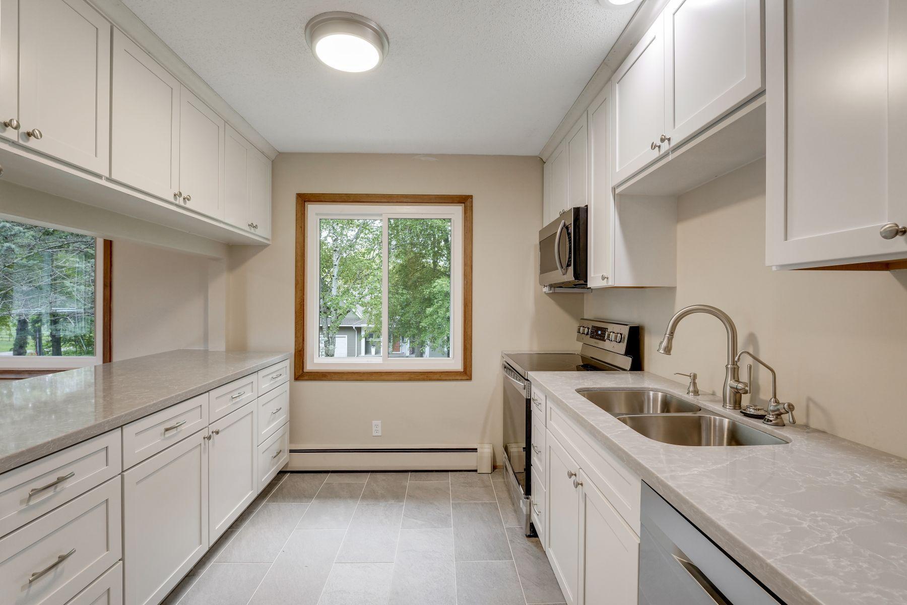 View of Residential Income at 305-307 Reno Street, Wayzata MN 55391, Wayzata (28 of 32) - Mike Wilen | Minnesota Team Real Estate