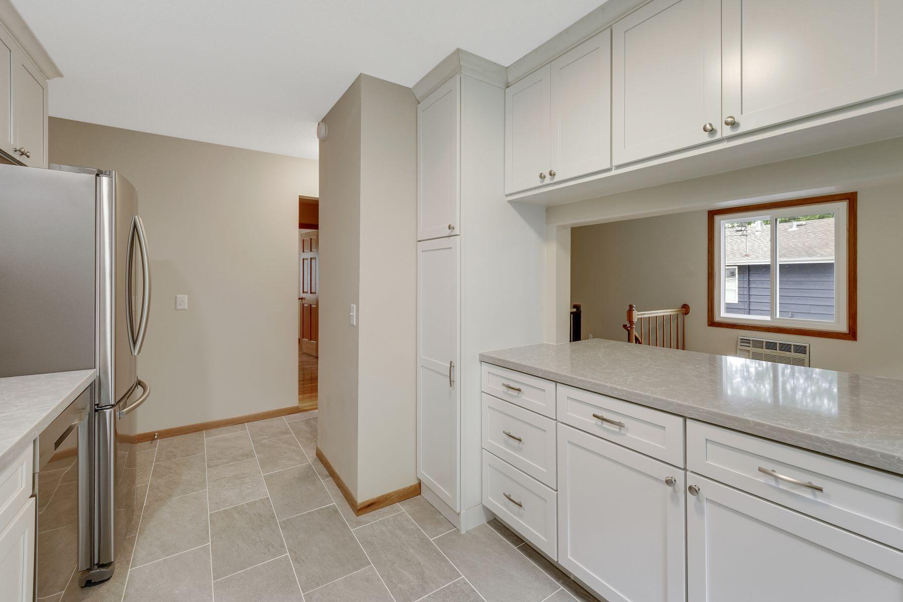 View of Residential Income at 305-307 Reno Street, Wayzata MN 55391, Wayzata (27 of 32) - Mike Wilen | Minnesota Team Real Estate
