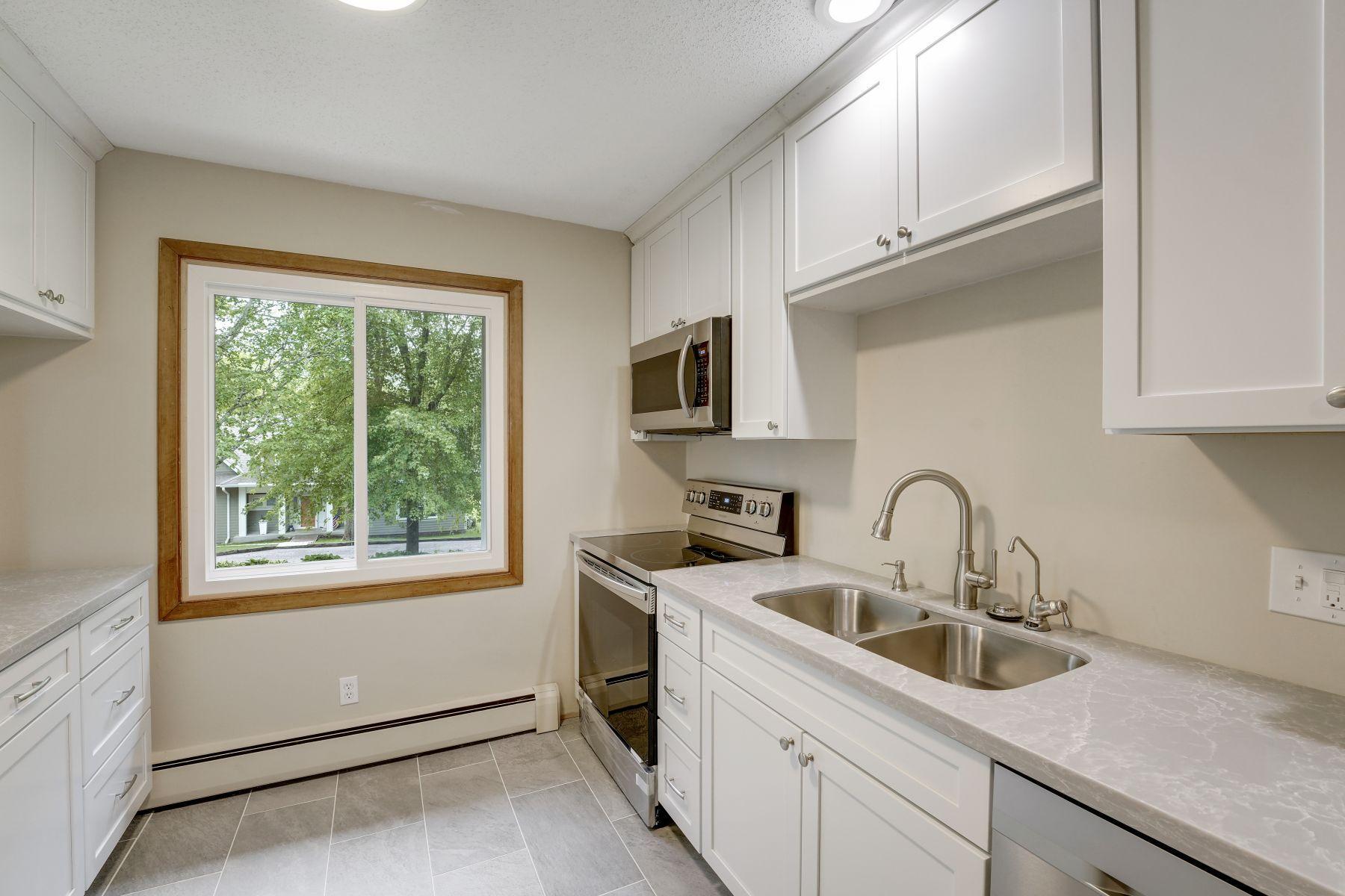 View of Residential Income at 305-307 Reno Street, Wayzata MN 55391, Wayzata (23 of 32) - Mike Wilen | Minnesota Team Real Estate