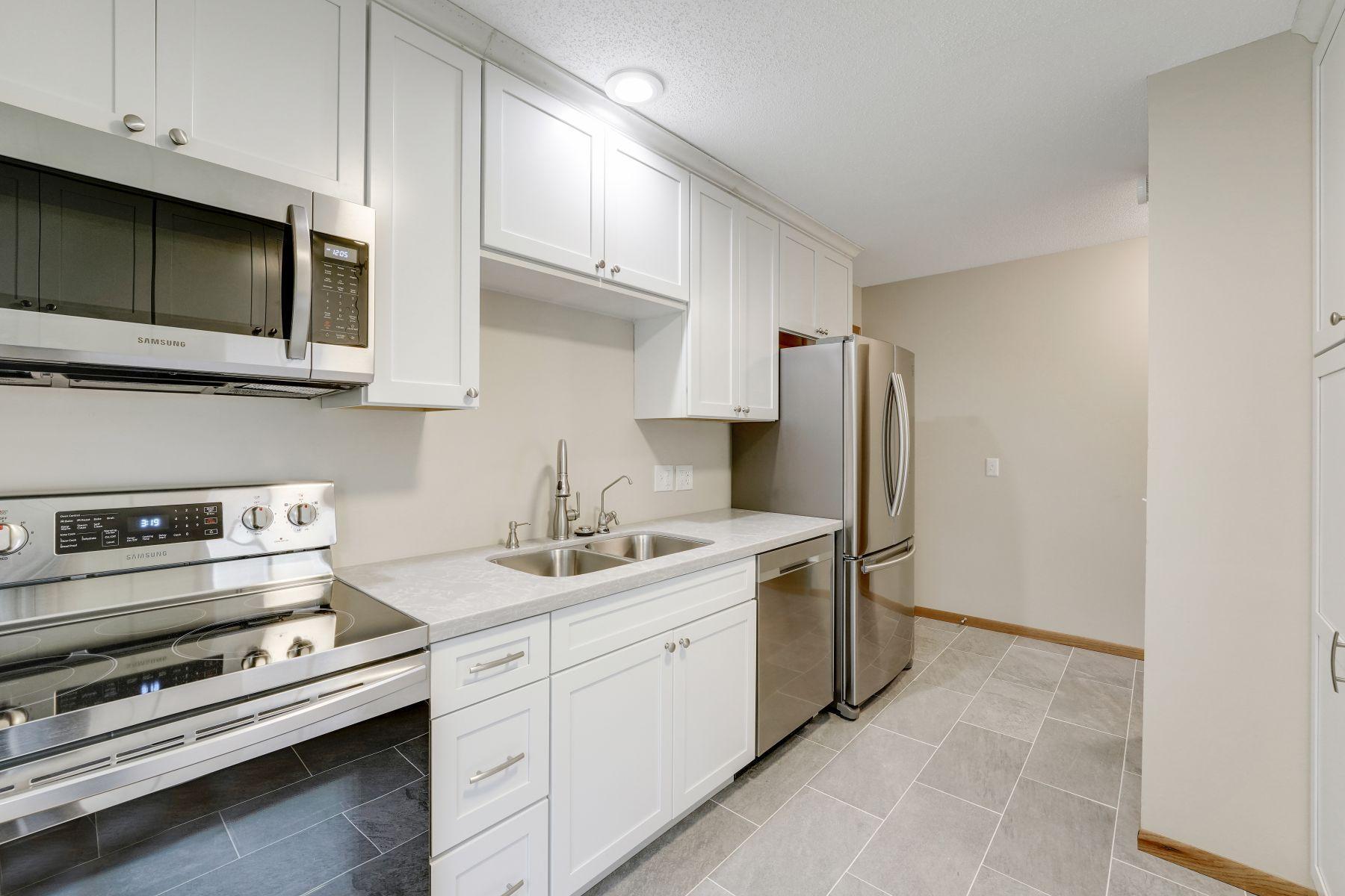 View of Residential Income at 305-307 Reno Street, Wayzata MN 55391, Wayzata (22 of 32) - Mike Wilen | Minnesota Team Real Estate