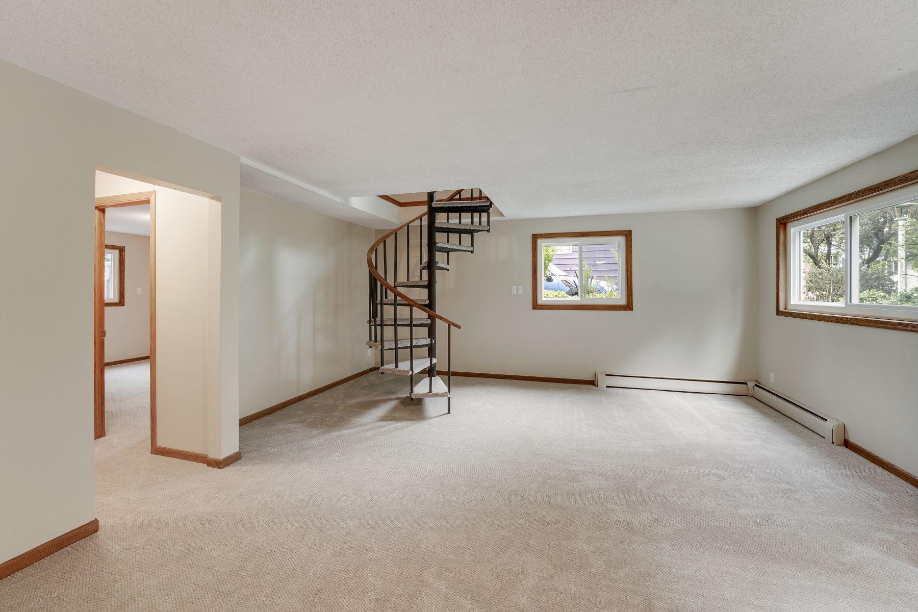 View of Residential Income at 305-307 Reno Street, Wayzata MN 55391, Wayzata (10 of 32) - Mike Wilen | Minnesota Team Real Estate
