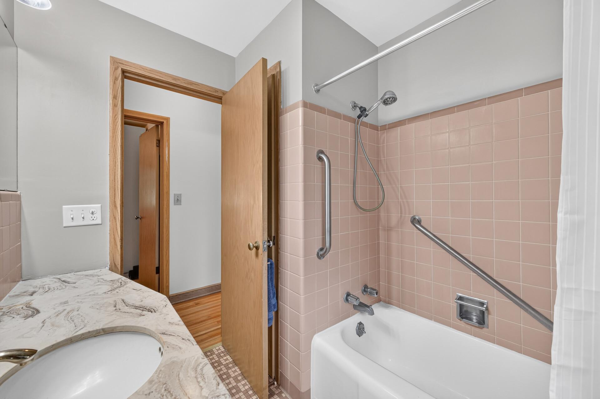 View of Residential at 13819 Bellevue Drive, Minnetonka MN 55345, Minnetonka (21 of 45) - Mike Wilen | Minnesota Team Real Estate