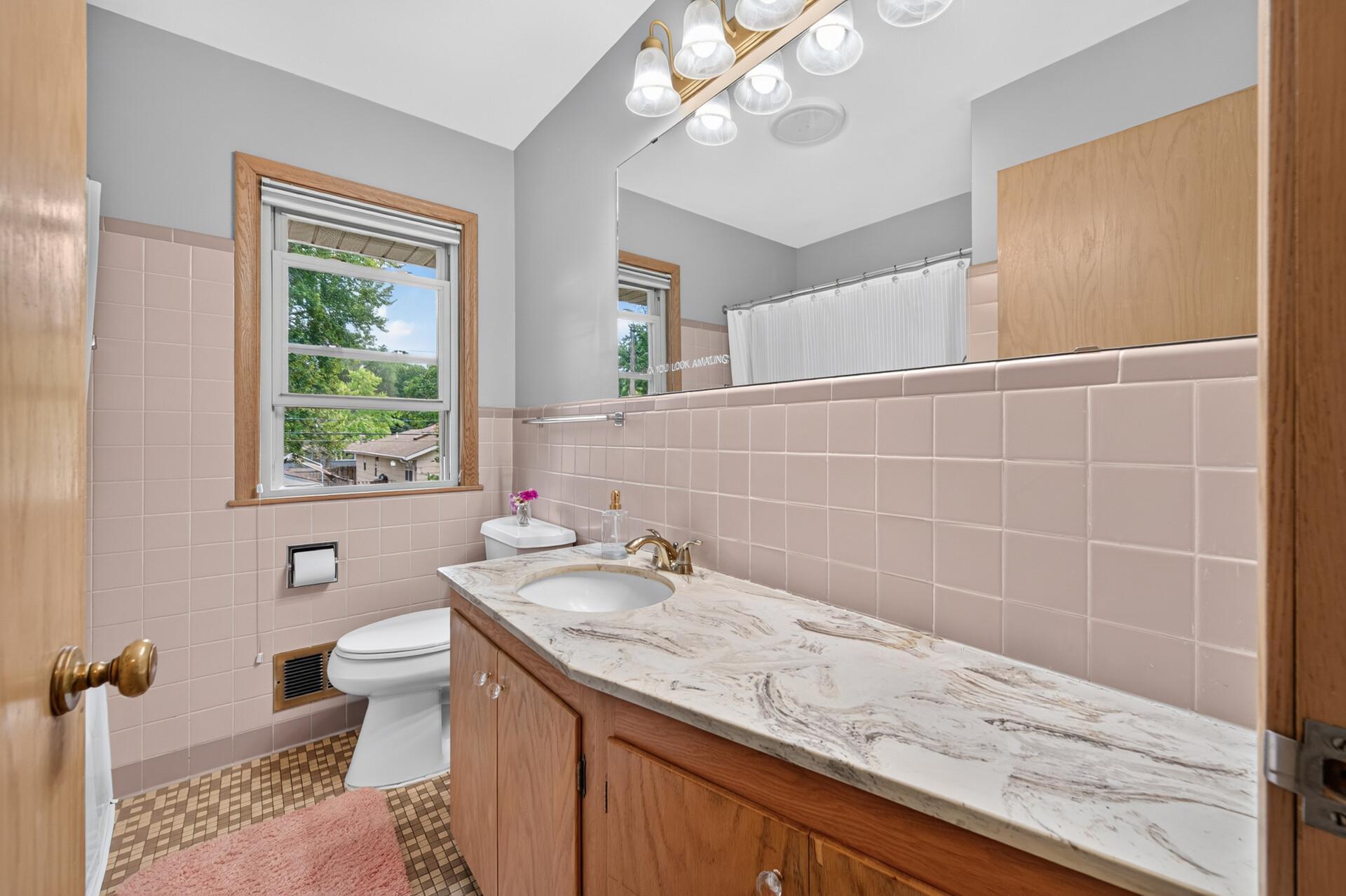 View of Residential at 13819 Bellevue Drive, Minnetonka MN 55345, Minnetonka (20 of 45) - Mike Wilen | Minnesota Team Real Estate