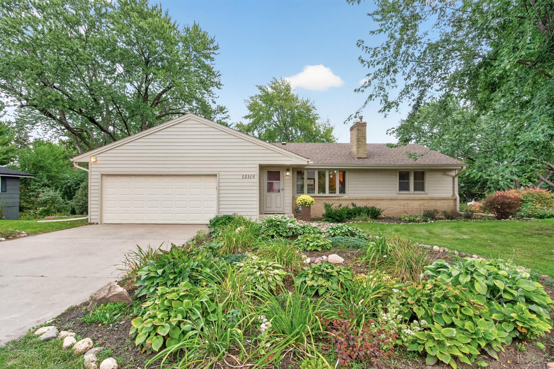 View of Single Family at 13819 Bellevue Drive, Minnetonka - Mike Wilen | Minnesota Team Real Estate