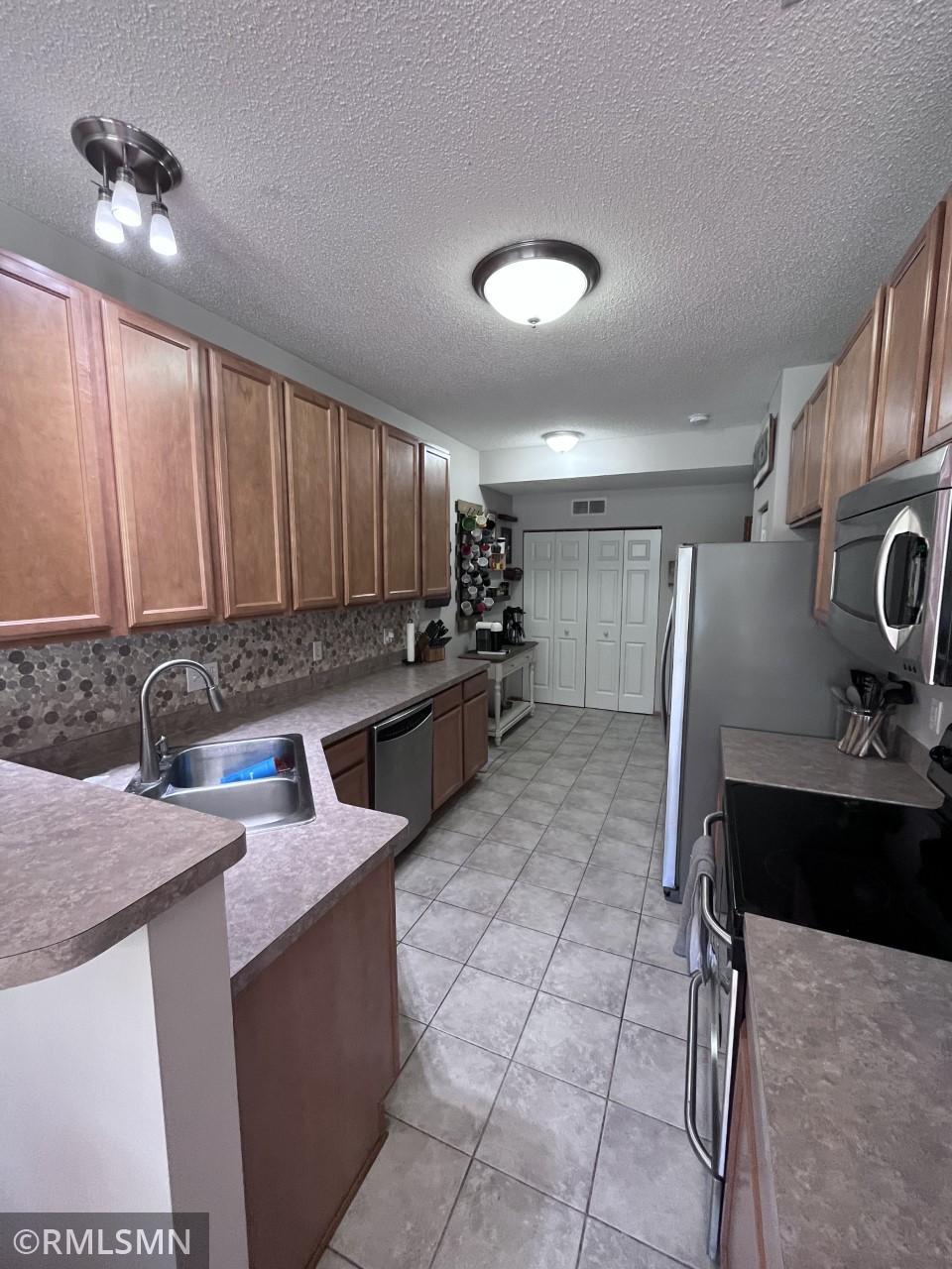 View of Residential at 898 Providence Drive, Shakopee MN 55379, Shakopee (10 of 28) - Mike Wilen | Minnesota Team Real Estate