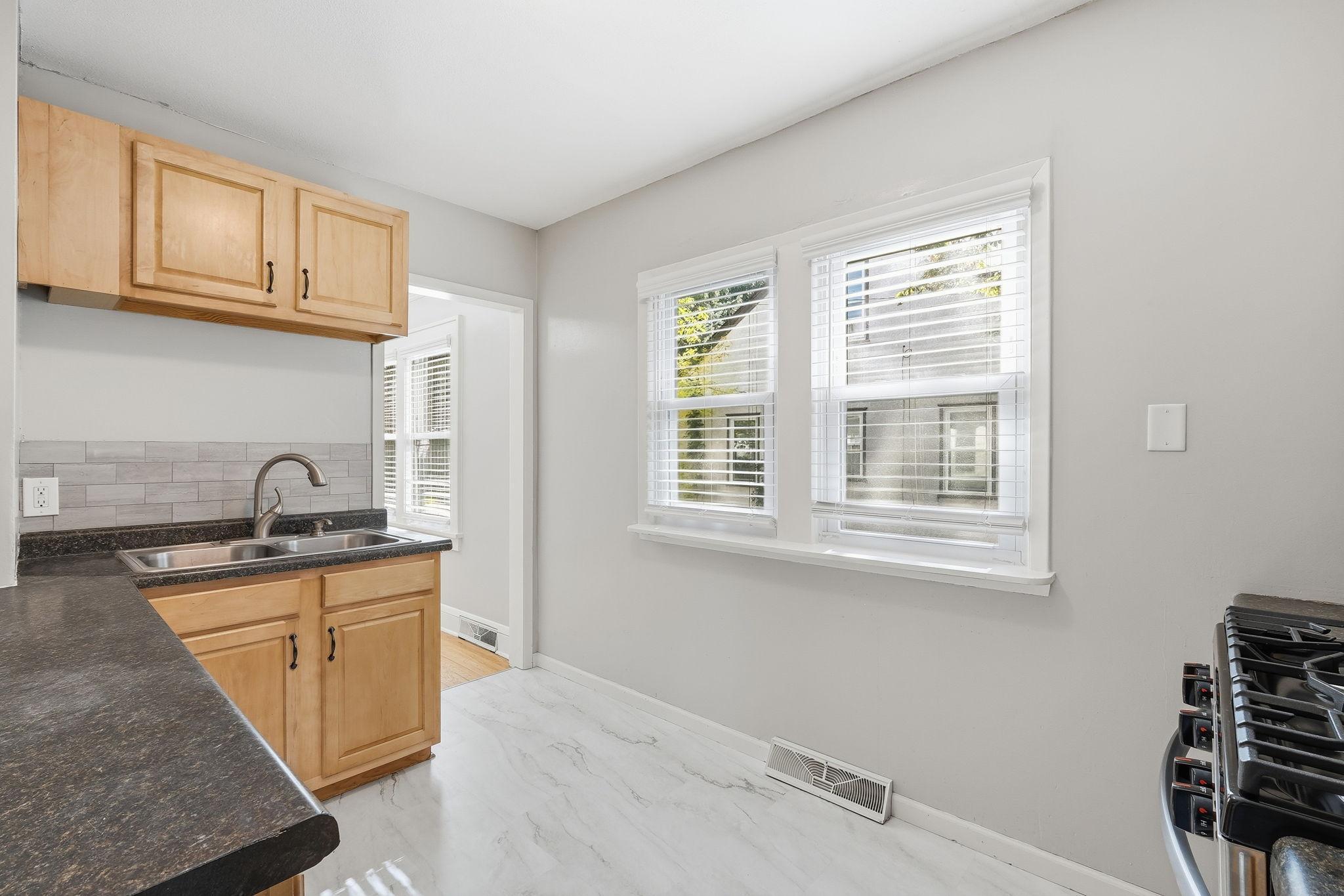 View of Residential at 4417 Russell Avenue, Minneapolis MN 55412, Minneapolis (18 of 42) - Mike Wilen | Minnesota Team Real Estate