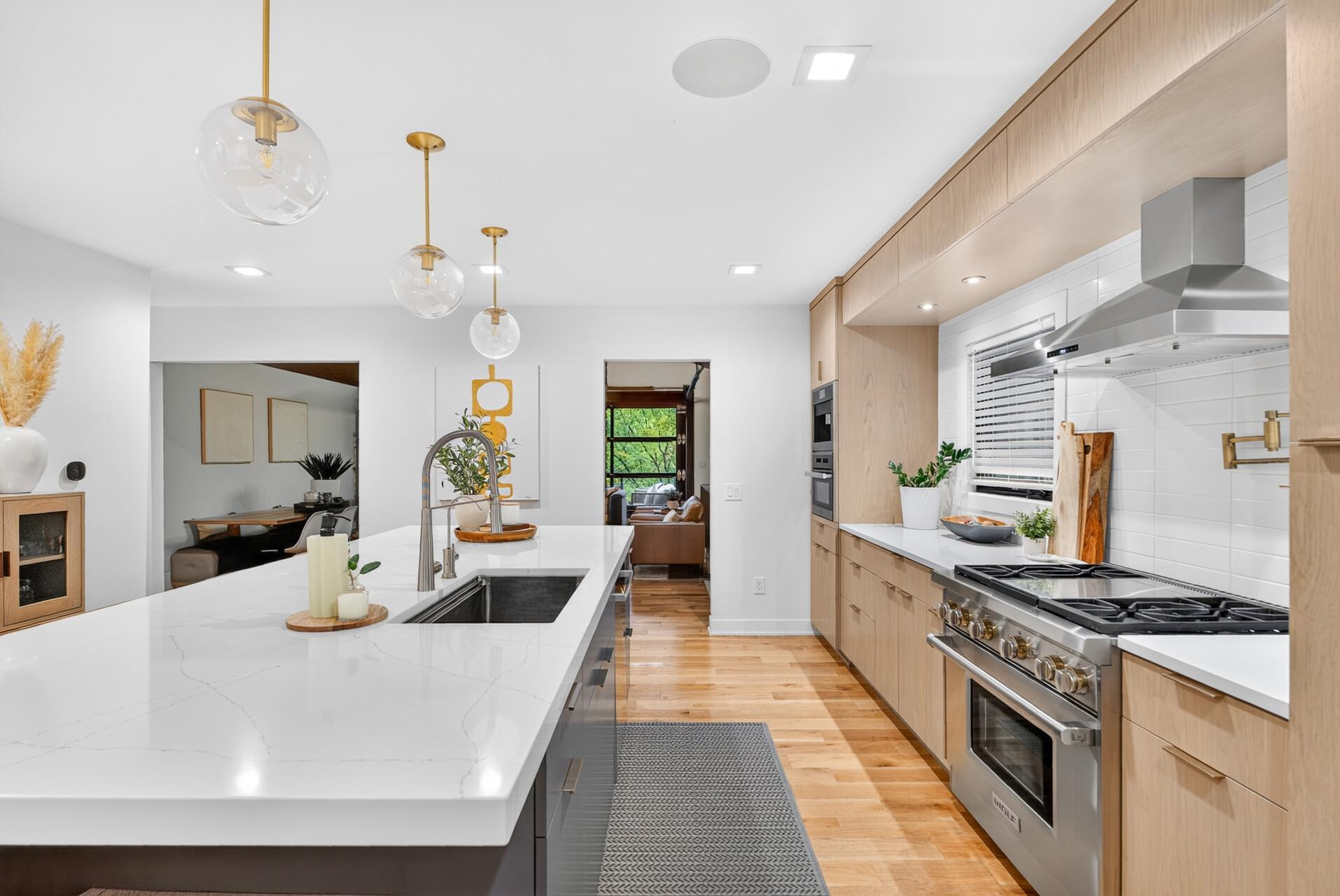 View of Residential at 3021 Lake Shore Boulevard, Minnetonka MN 55391, Minnetonka (6 of 43) - Mike Wilen | Minnesota Team Real Estate