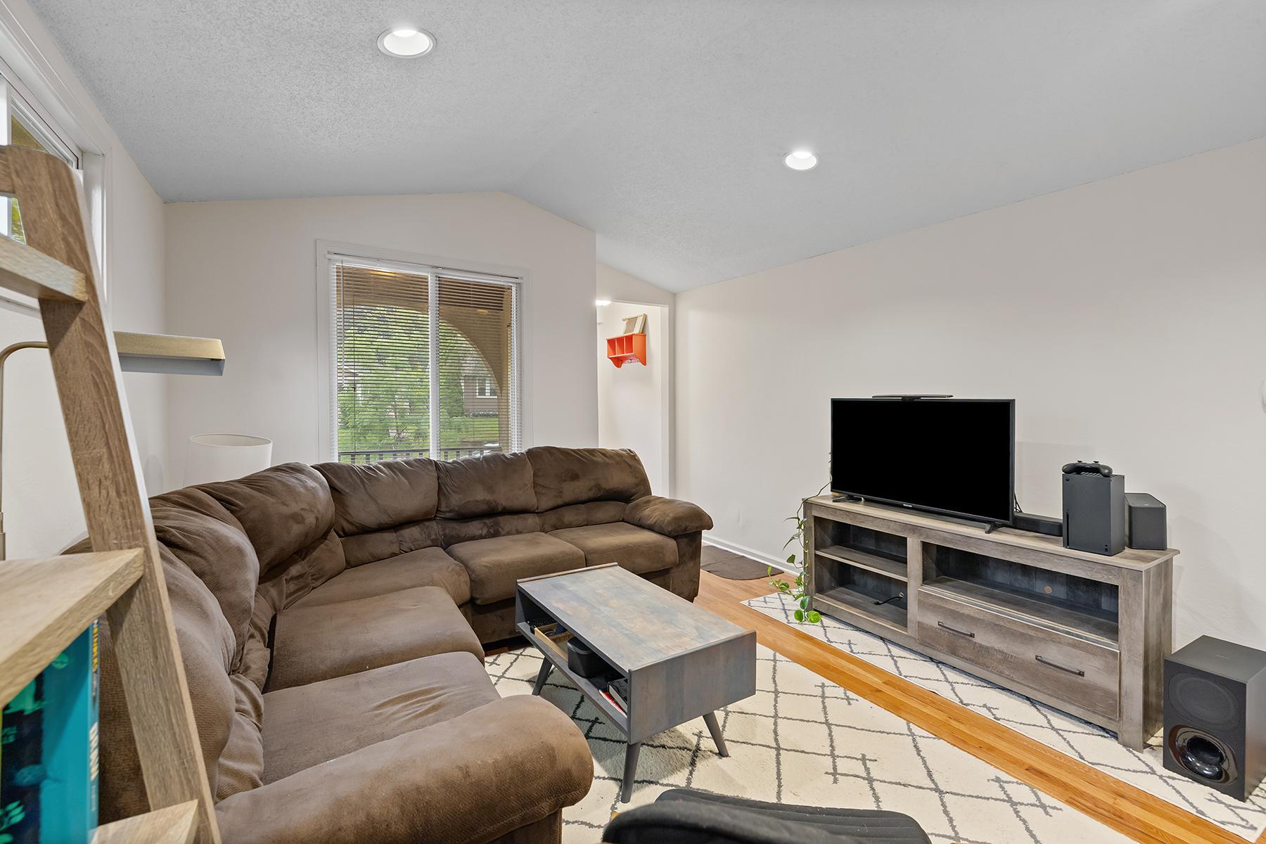 View of Residential at 1027 5th Street, Saint Paul MN 55106, Saint Paul (5 of 26) - Mike Wilen | Minnesota Team Real Estate