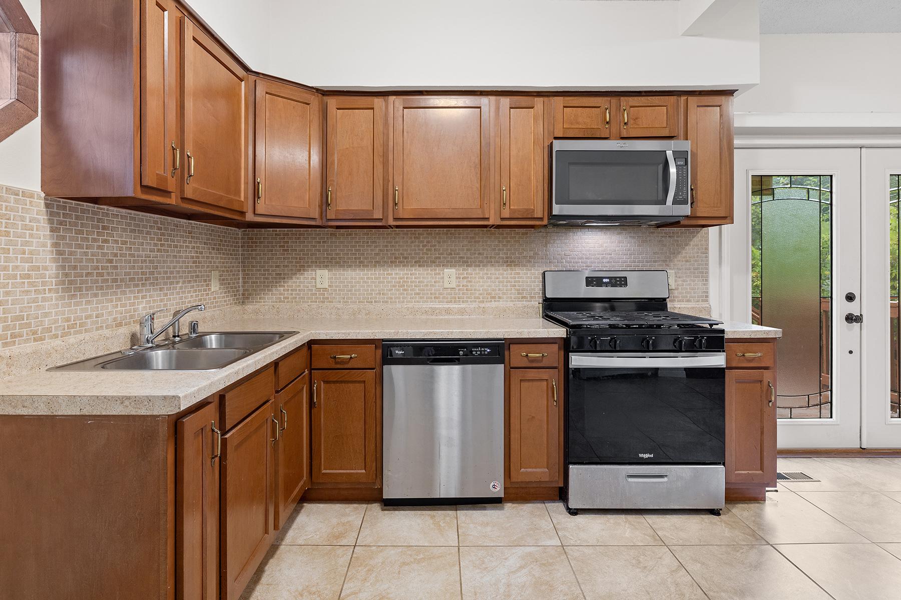 View of Residential at 1027 5th Street, Saint Paul MN 55106, Saint Paul (11 of 26) - Mike Wilen | Minnesota Team Real Estate
