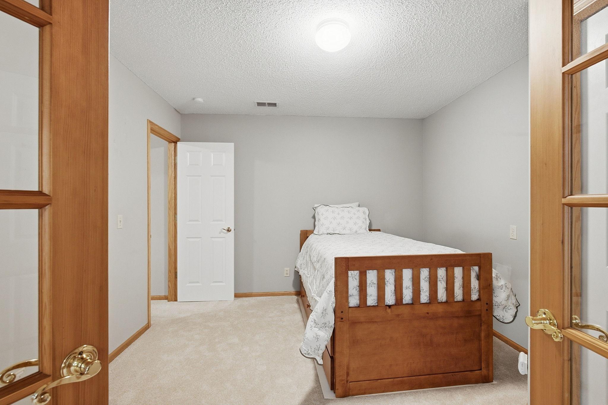View of Residential at 1533 Wexford Court, Eagan MN 55122, Eagan (37 of 52) - Mike Wilen | Minnesota Team Real Estate