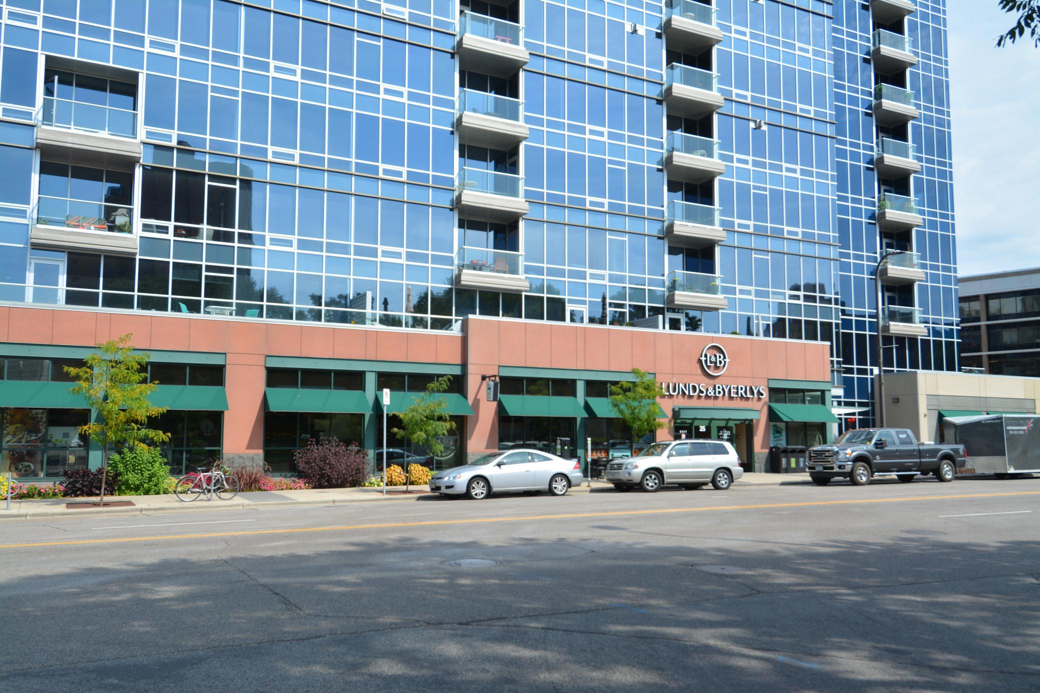 View of Residential at 100 2nd Street #406, Minneapolis MN 55414, Minneapolis (70 of 75) - Mike Wilen | Minnesota Team Real Estate