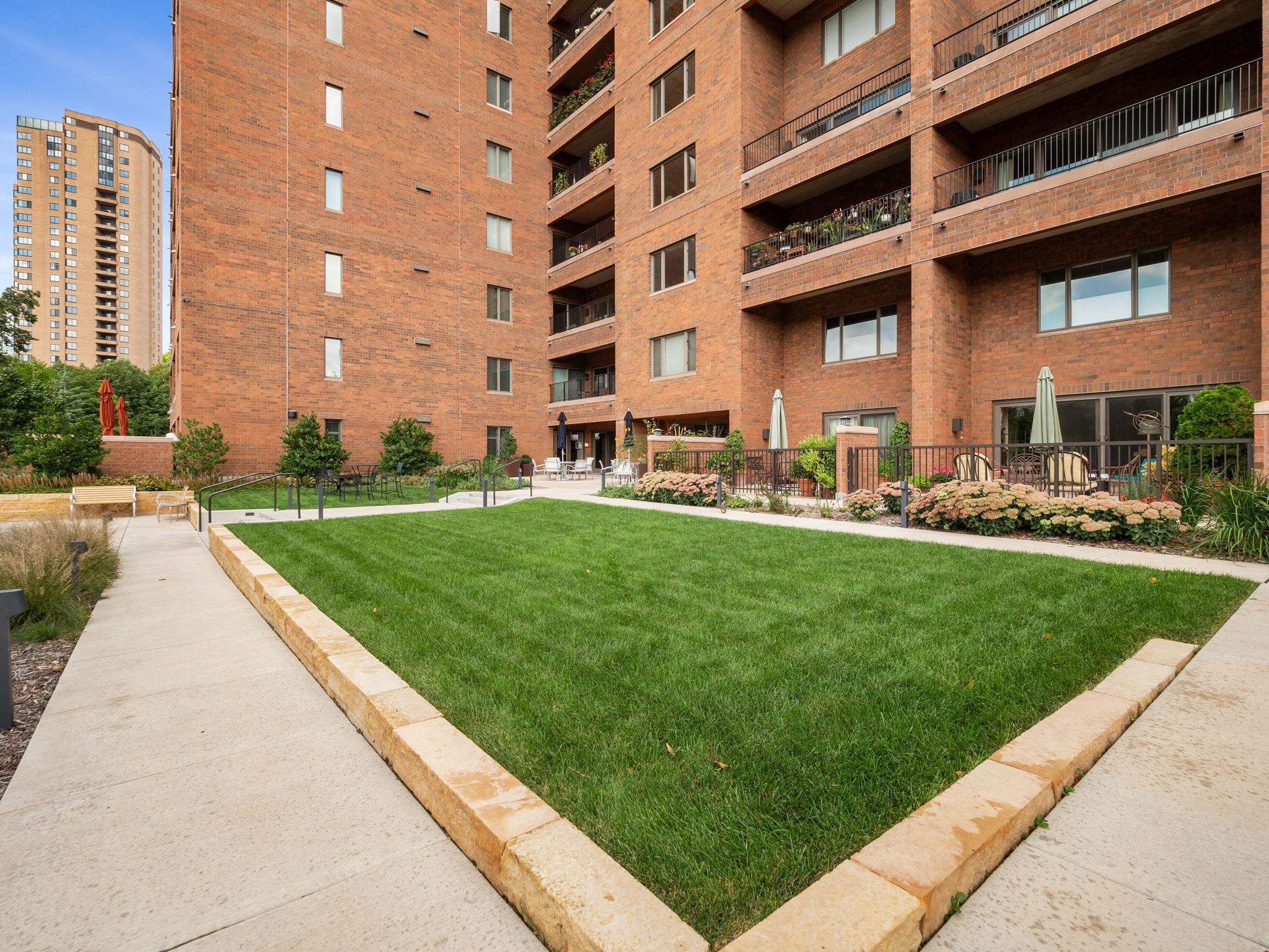 View of Residential at 100 2nd Street #406, Minneapolis MN 55414, Minneapolis (46 of 75) - Mike Wilen | Minnesota Team Real Estate
