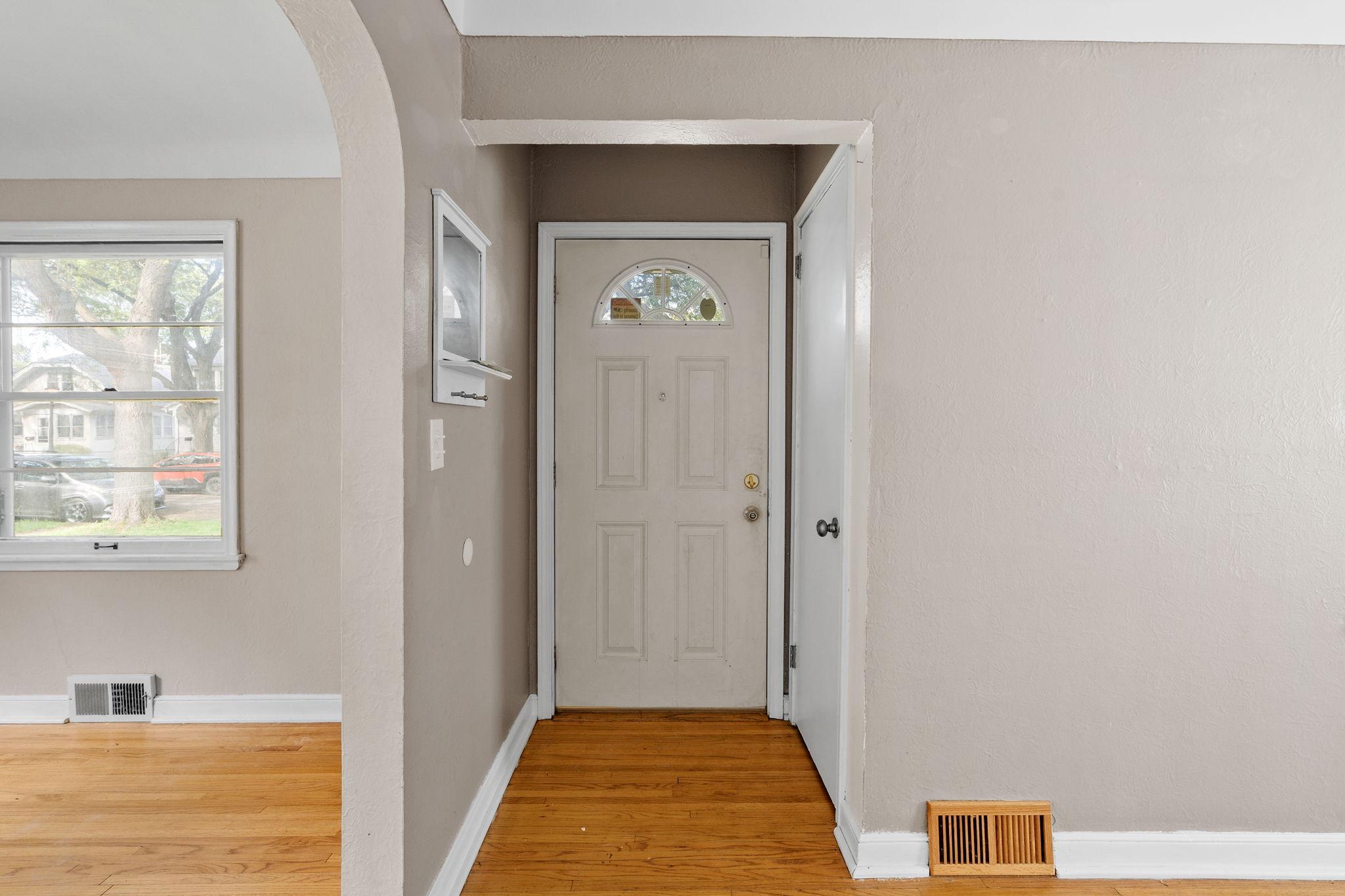 View of Residential at 906 Sherwood Avenue, Saint Paul MN 55106, Saint Paul (4 of 64) - Mike Wilen | Minnesota Team Real Estate