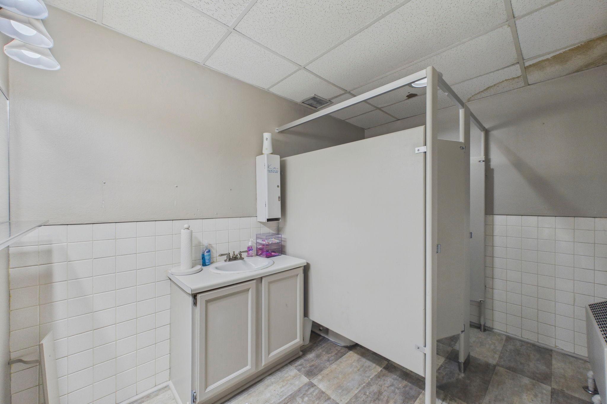 View of Commercial Sale at 3800 Russell Avenue, Minneapolis MN 55412, Minneapolis (42 of 60) - Mike Wilen | Minnesota Team Real Estate