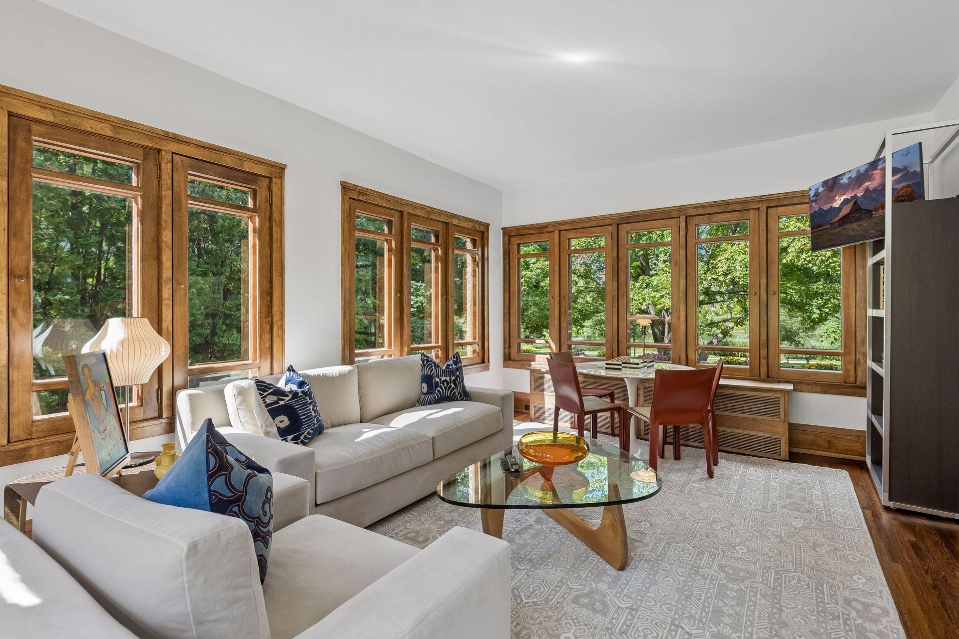 View of Residential at 2409 Lake Of The Isles Parkway, Minneapolis MN 55405, Minneapolis (10 of 36) - Mike Wilen | Minnesota Team Real Estate