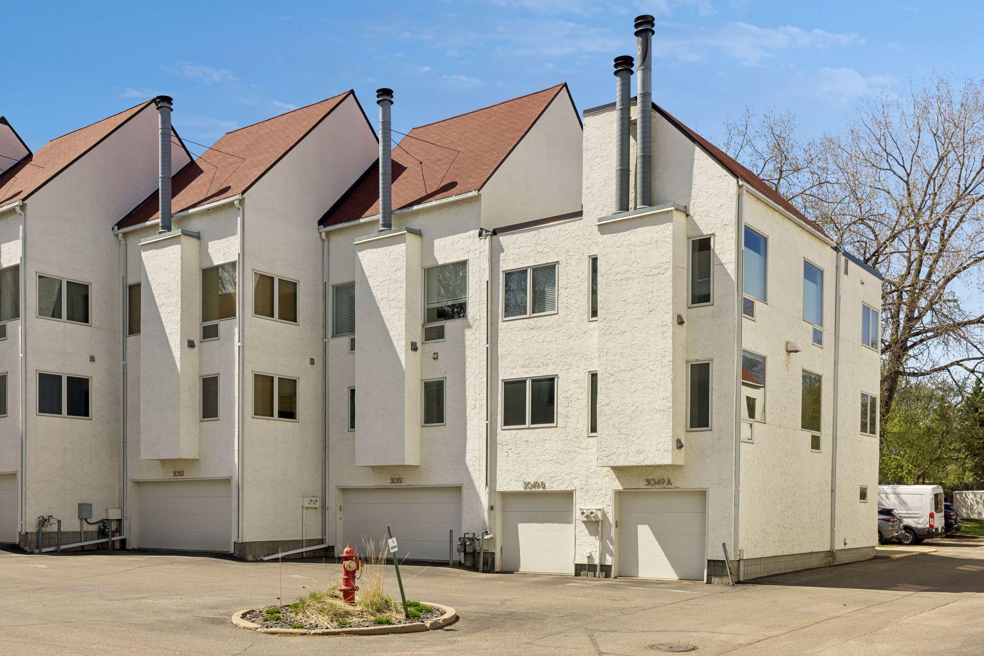 View of (CC) Low Rise (3- Levels) at 3049 Lake Shore Drive, Minneapolis - Mike Wilen | Minnesota Team Real Estate