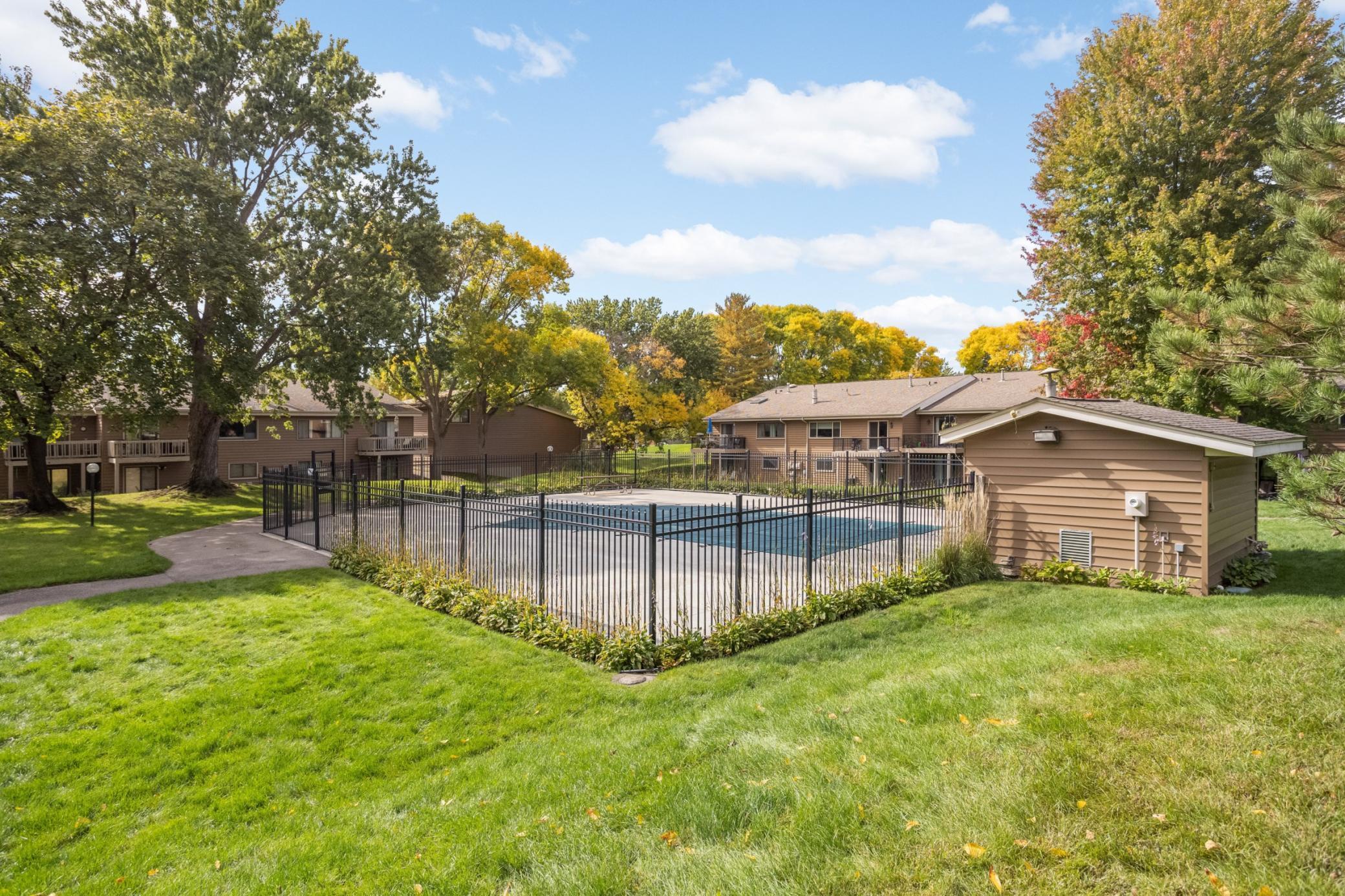 View of Residential at 14216 Chestnut Drive, Eden Prairie MN 55347, Eden Prairie (28 of 29) - Mike Wilen | Minnesota Team Real Estate