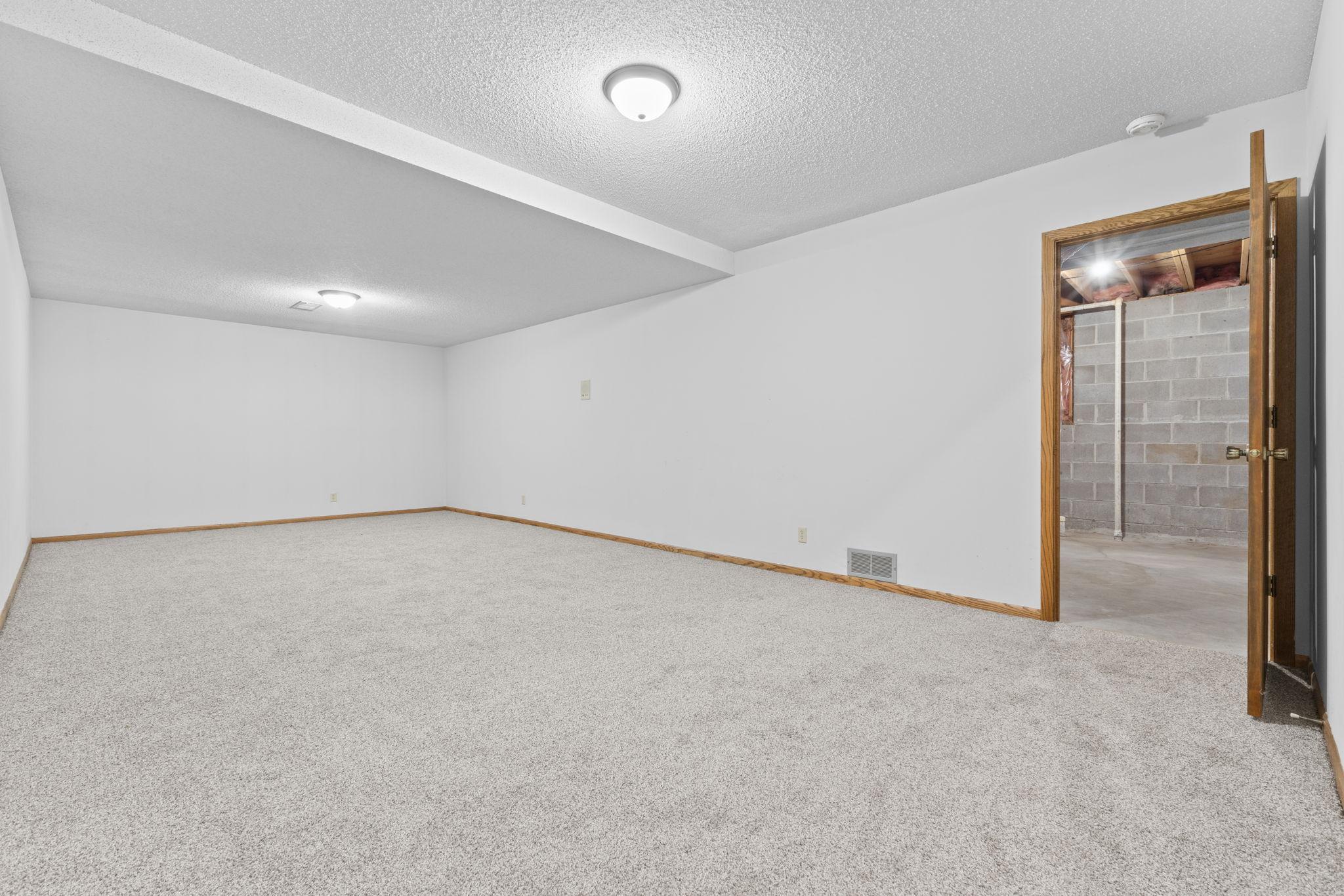 View of Residential at 12083 Dogwood Street, Coon Rapids MN 55448, Coon Rapids (22 of 36) - Mike Wilen | Minnesota Team Real Estate