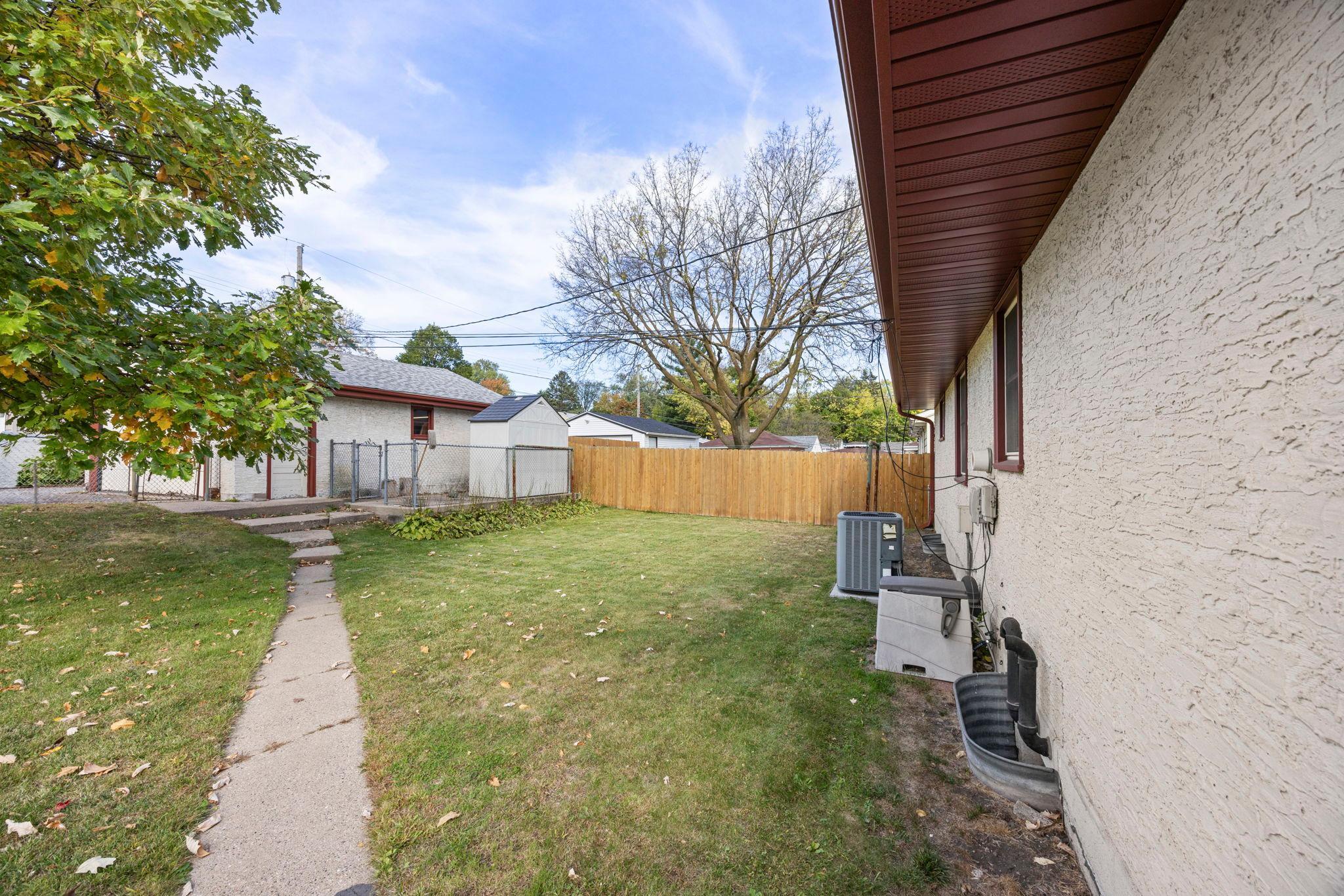 View of Residential at 1097 Dale Street, Saint Paul MN 55117, Saint Paul (47 of 71) - Mike Wilen | Minnesota Team Real Estate