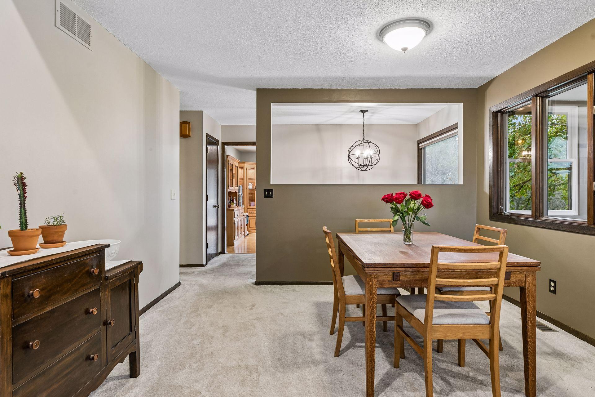 View of Residential at 2032 Charlton Ridge, West Saint Paul MN 55118, West Saint Paul (6 of 32) - Mike Wilen | Minnesota Team Real Estate