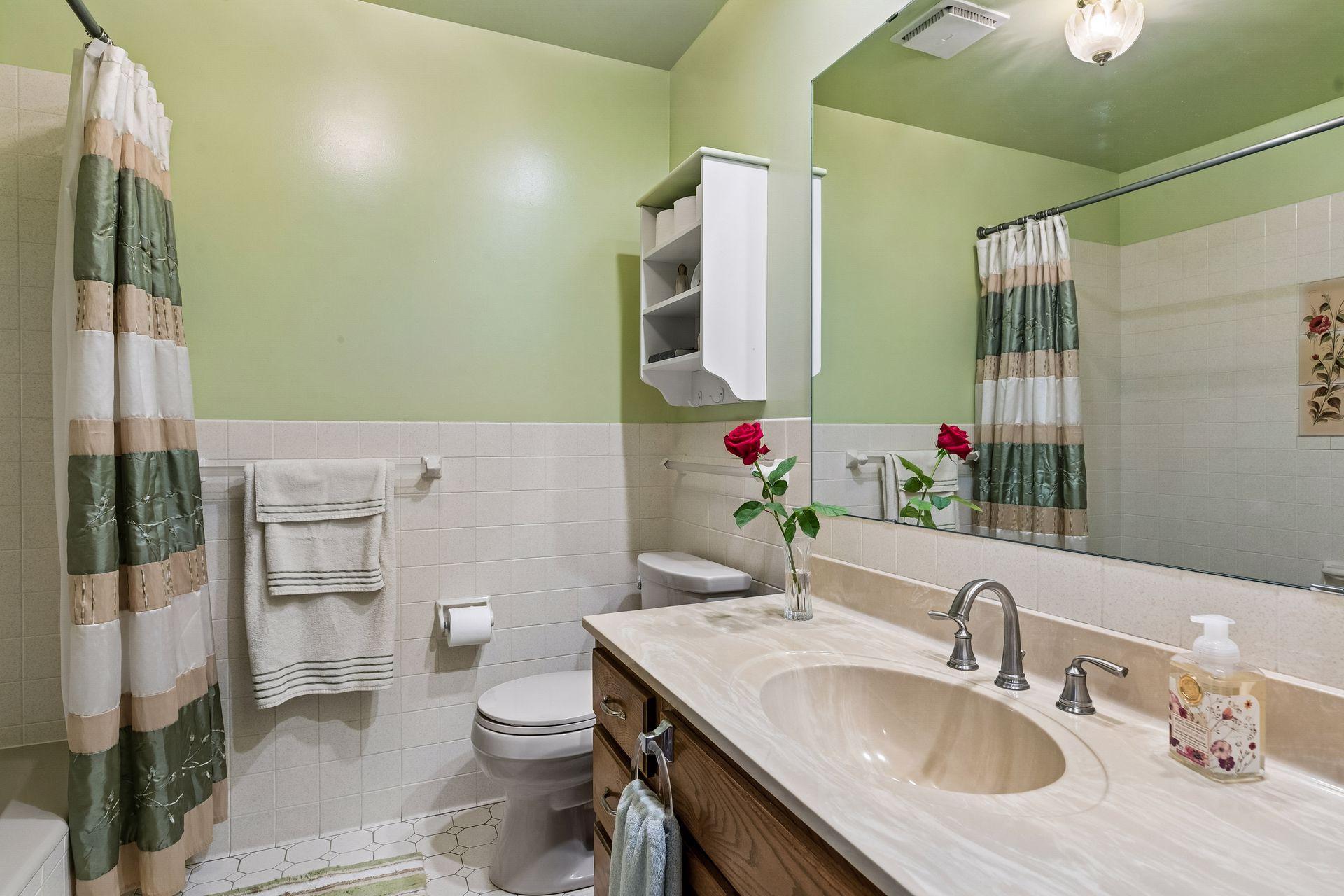 View of Residential at 2032 Charlton Ridge, West Saint Paul MN 55118, West Saint Paul (21 of 32) - Mike Wilen | Minnesota Team Real Estate