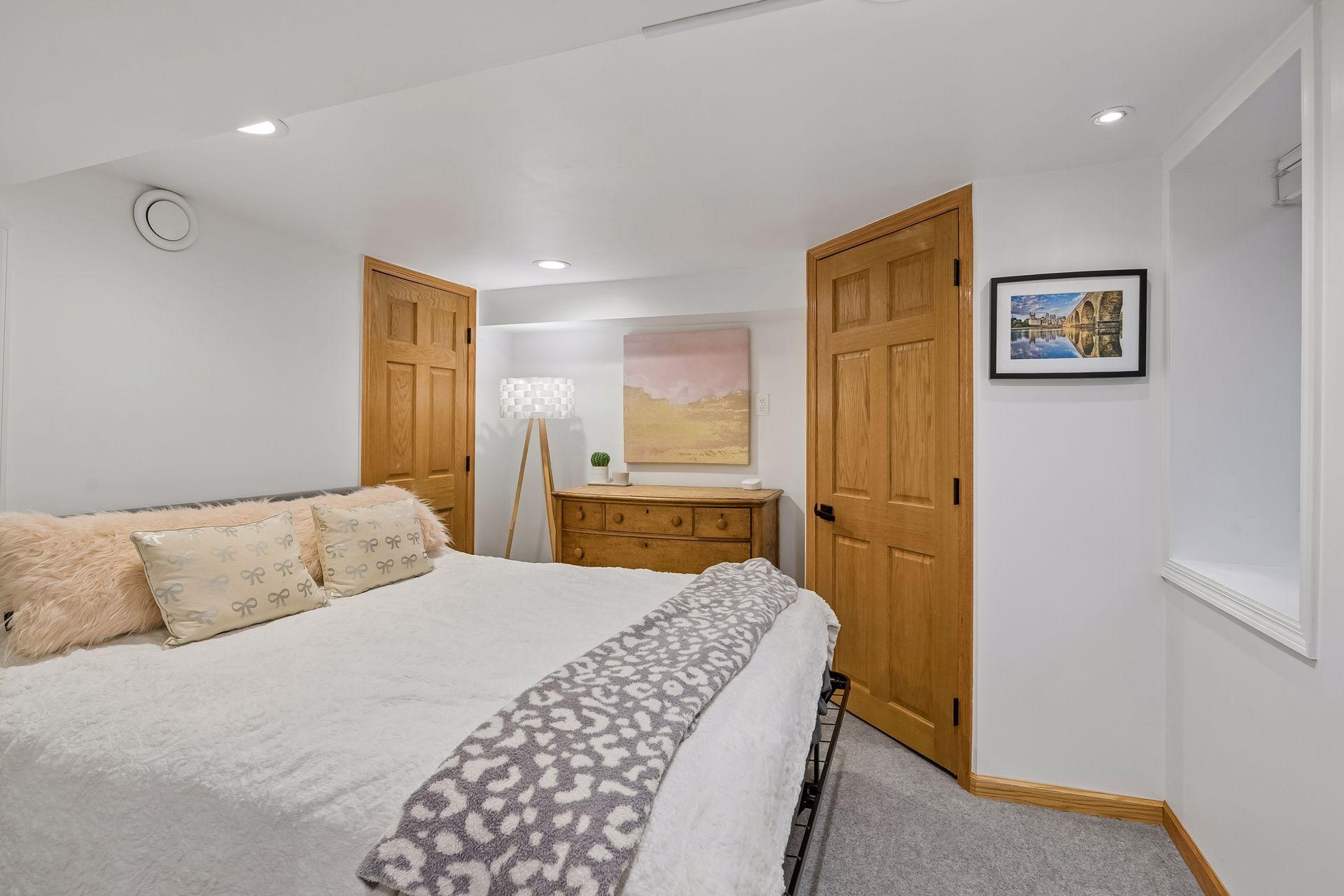View of Residential at 2510 22nd Street, Minneapolis MN 55405, Minneapolis (34 of 55) - Mike Wilen | Minnesota Team Real Estate