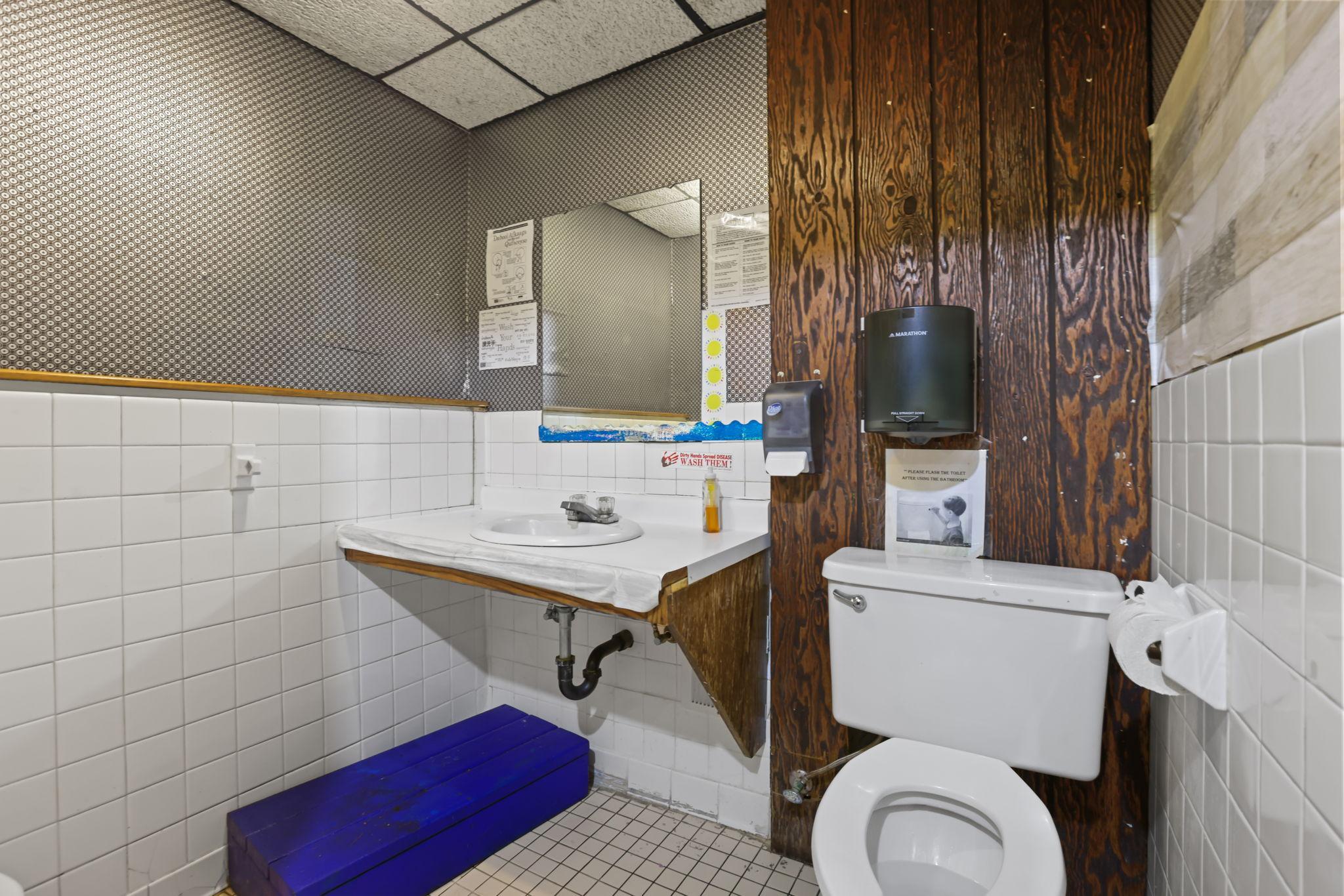 View of Commercial Sale at 4025 University Avenue, Columbia Heights MN 55421, Columbia Heights (11 of 24) - Mike Wilen | Minnesota Team Real Estate