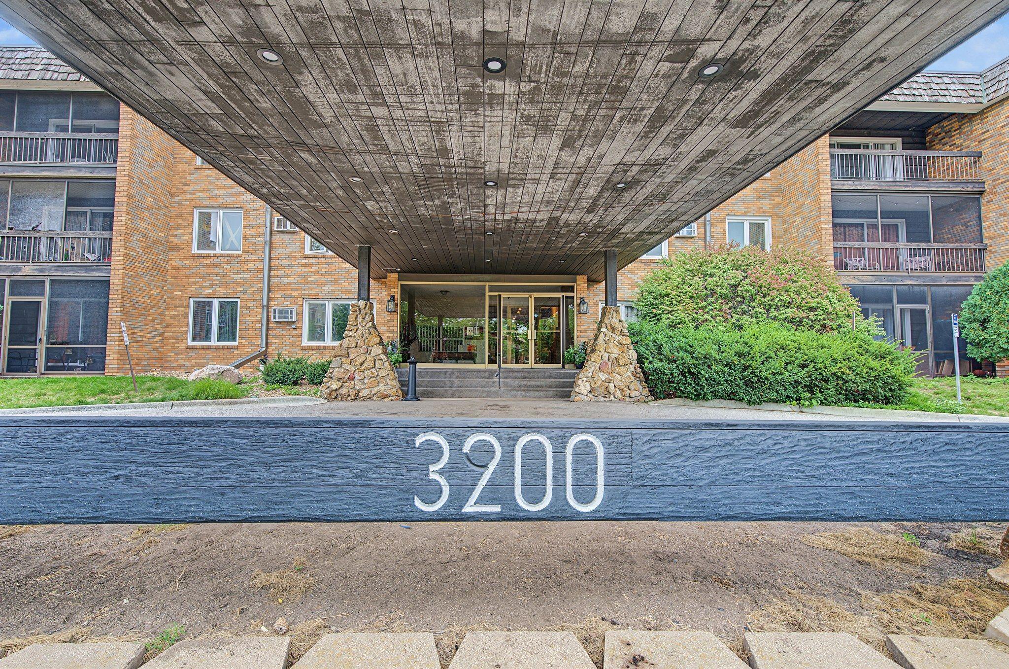 View of Residential at 3200 Virginia Avenue #215, Saint Louis Park MN 55426, Saint Louis Park (23 of 32) - Mike Wilen | Minnesota Team Real Estate