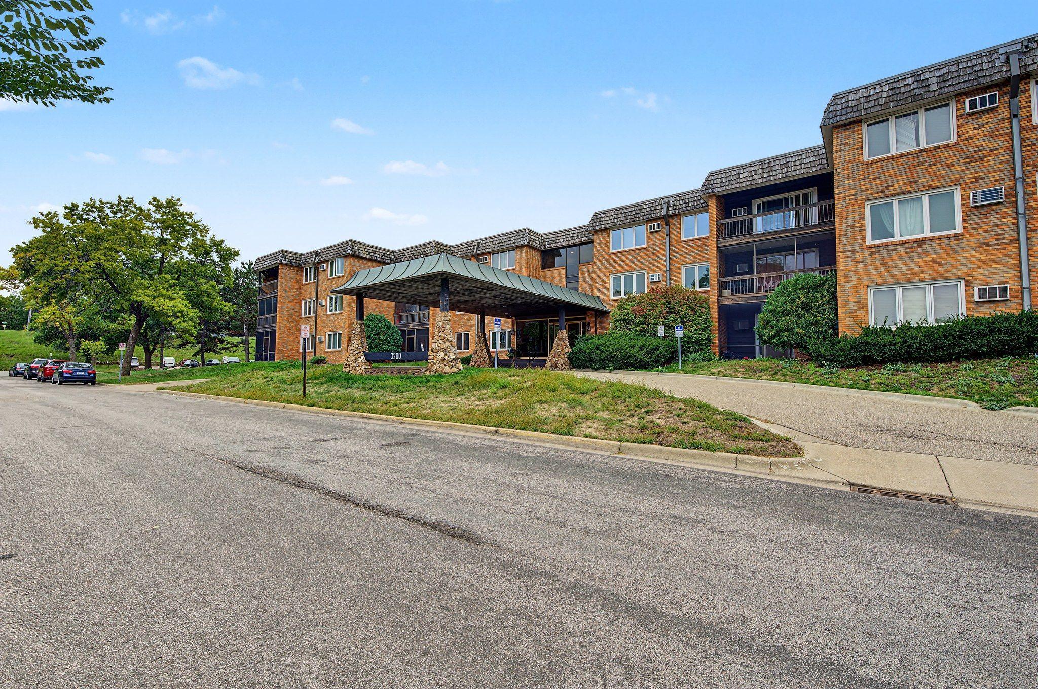 View of Residential at 3200 Virginia Avenue #215, Saint Louis Park MN 55426, Saint Louis Park (24 of 32) - Mike Wilen | Minnesota Team Real Estate