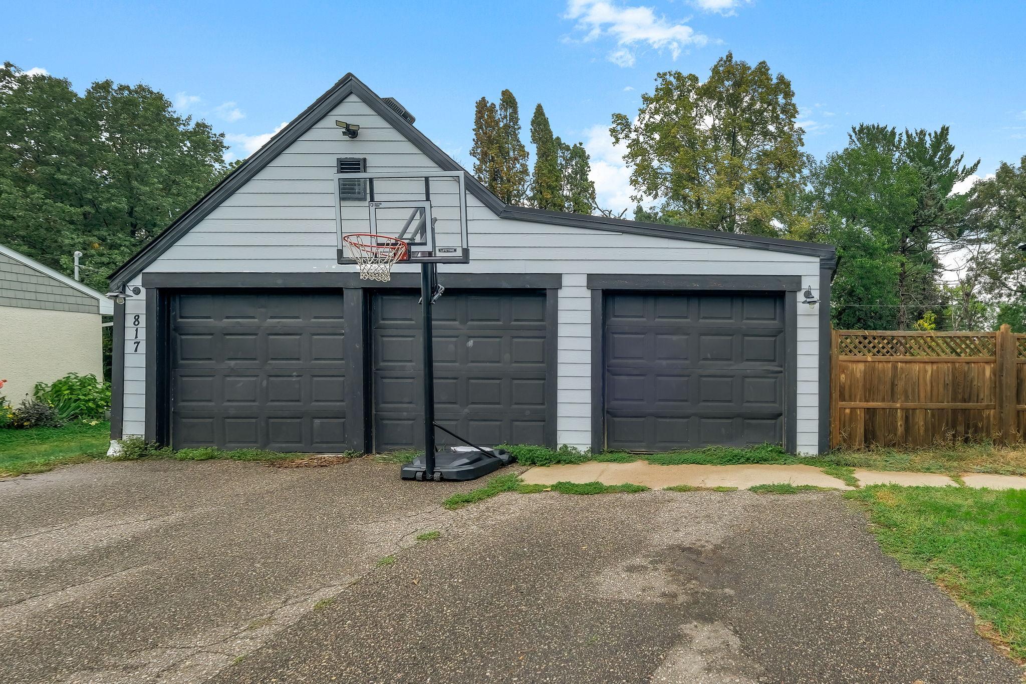 View of Residential at 817 Kenwood Lane, Maplewood MN 55117, Maplewood (25 of 33) - Mike Wilen | Minnesota Team Real Estate