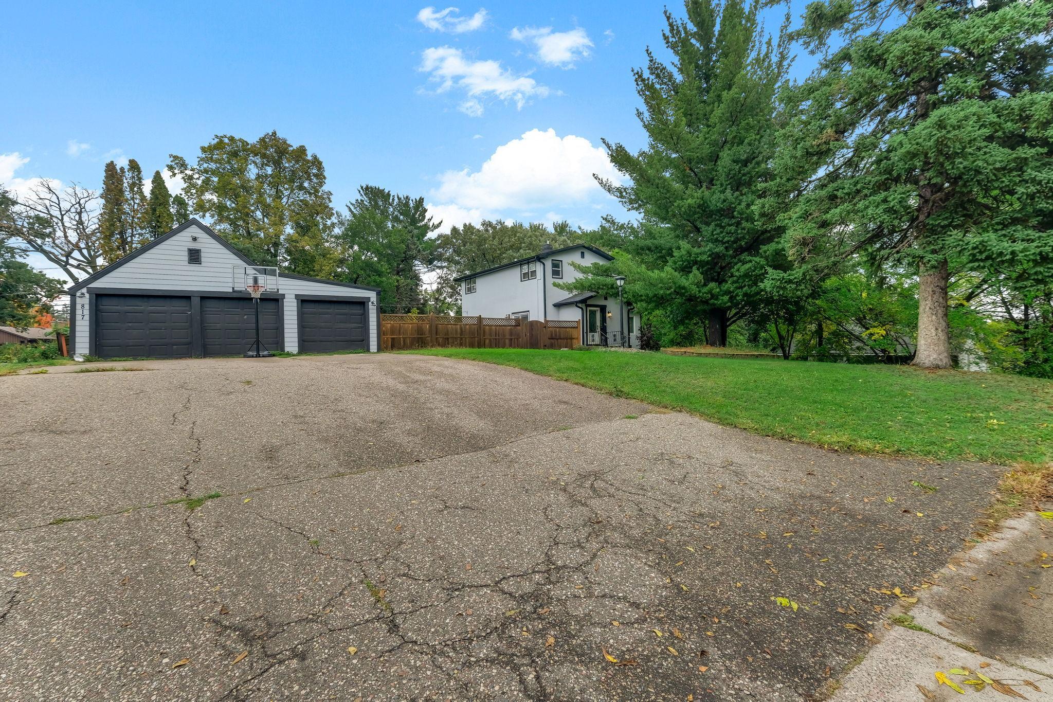 View of Residential at 817 Kenwood Lane, Maplewood MN 55117, Maplewood (24 of 33) - Mike Wilen | Minnesota Team Real Estate