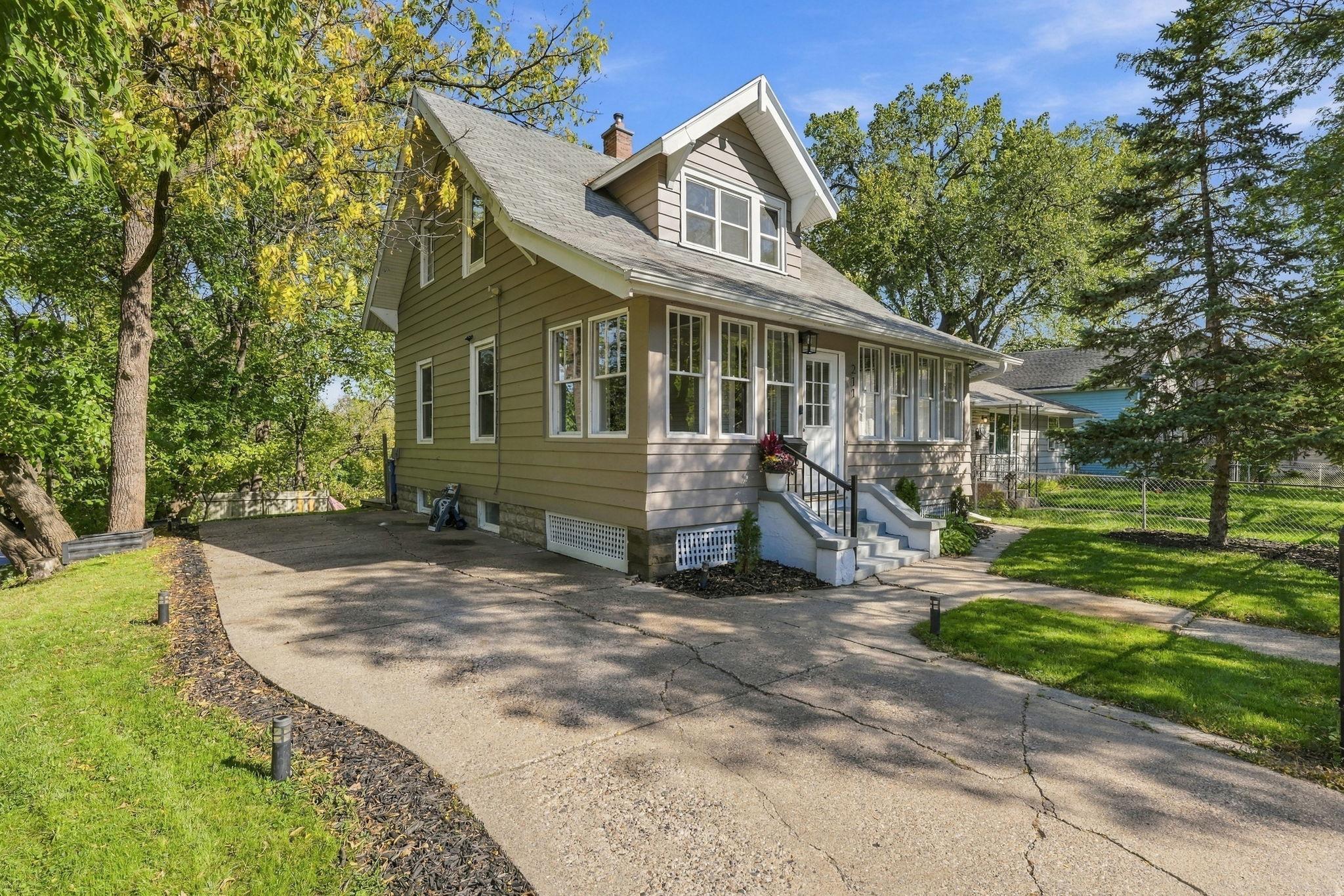 View of Residential at 211 Morton Street, Saint Paul MN 55107, Saint Paul (2 of 26) - Mike Wilen | Minnesota Team Real Estate