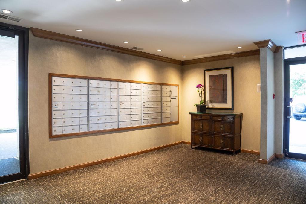 View of Residential at 400 Groveland Avenue #611, Minneapolis MN 55403, Minneapolis (20 of 43) - Mike Wilen | Minnesota Team Real Estate