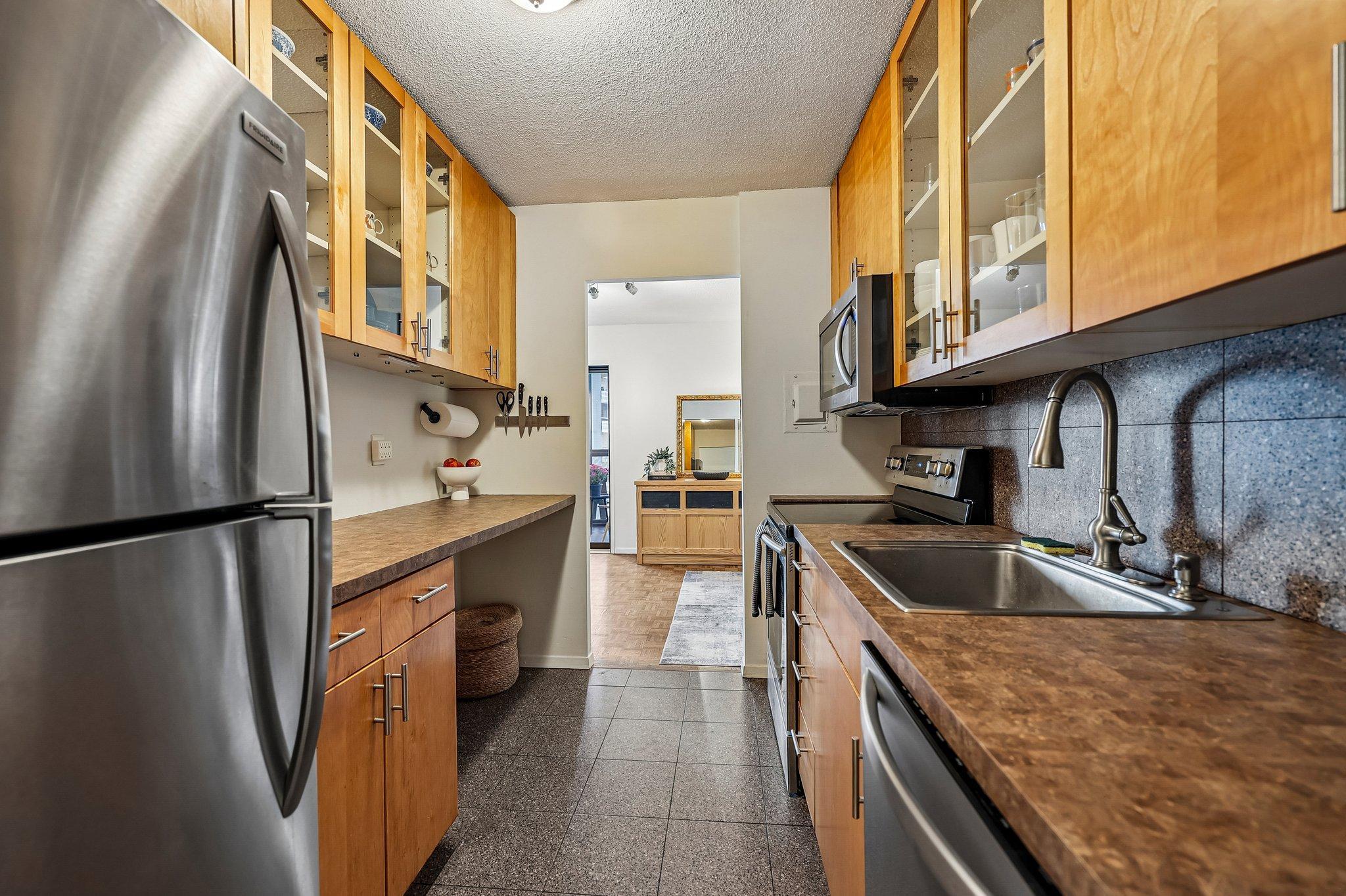 View of Residential at 400 Groveland Avenue #611, Minneapolis MN 55403, Minneapolis (13 of 49) - Mike Wilen | Minnesota Team Real Estate