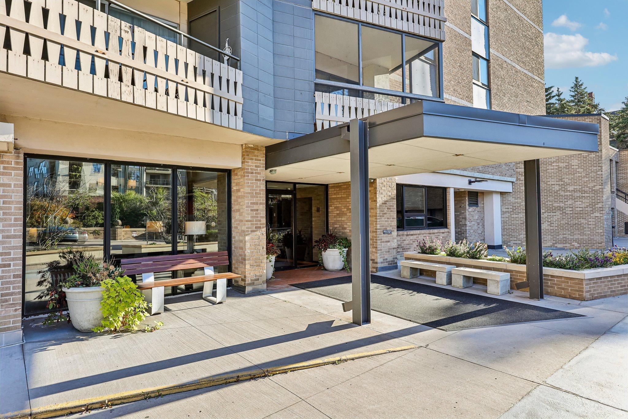 View of Residential at 400 Groveland Avenue #611, Minneapolis MN 55403, Minneapolis (44 of 49) - Mike Wilen | Minnesota Team Real Estate