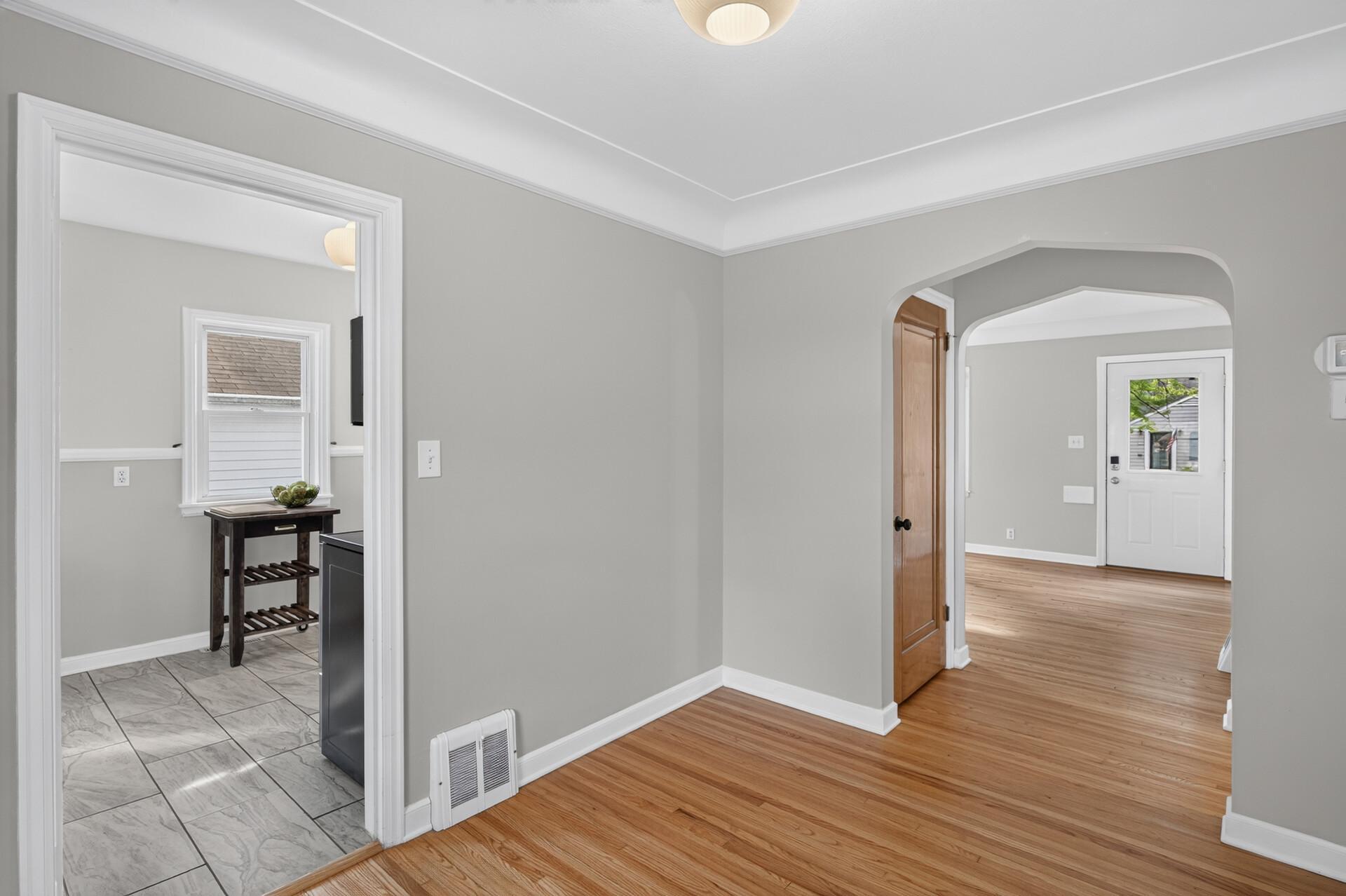View of Residential at 3305 Zarthan Avenue, Saint Louis Park MN 55416, Saint Louis Park (11 of 25) - Mike Wilen | Minnesota Team Real Estate