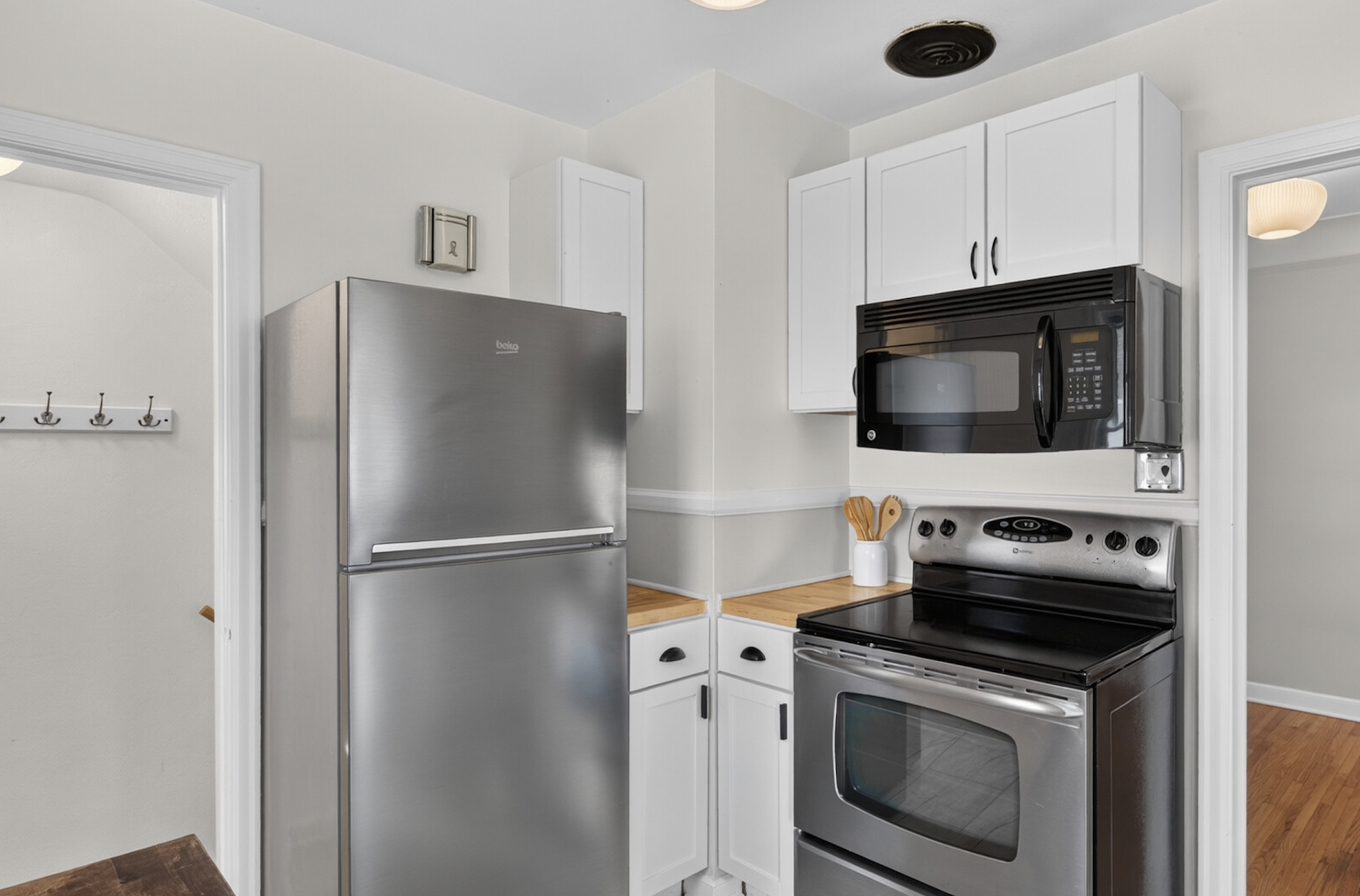 View of Residential at 3305 Zarthan Avenue, Saint Louis Park MN 55416, Saint Louis Park (13 of 25) - Mike Wilen | Minnesota Team Real Estate