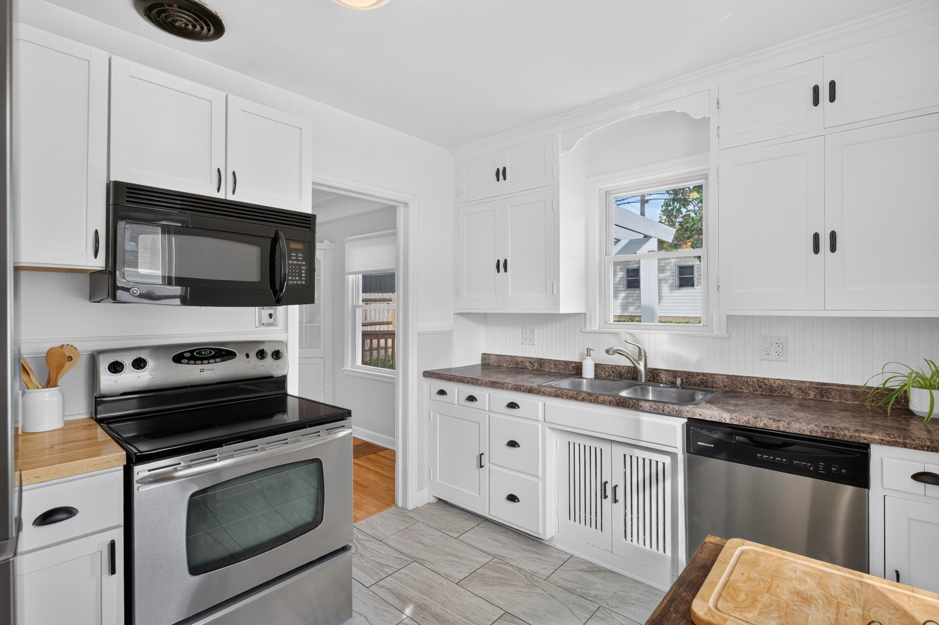 View of Residential at 3305 Zarthan Avenue, Saint Louis Park MN 55416, Saint Louis Park (7 of 25) - Mike Wilen | Minnesota Team Real Estate